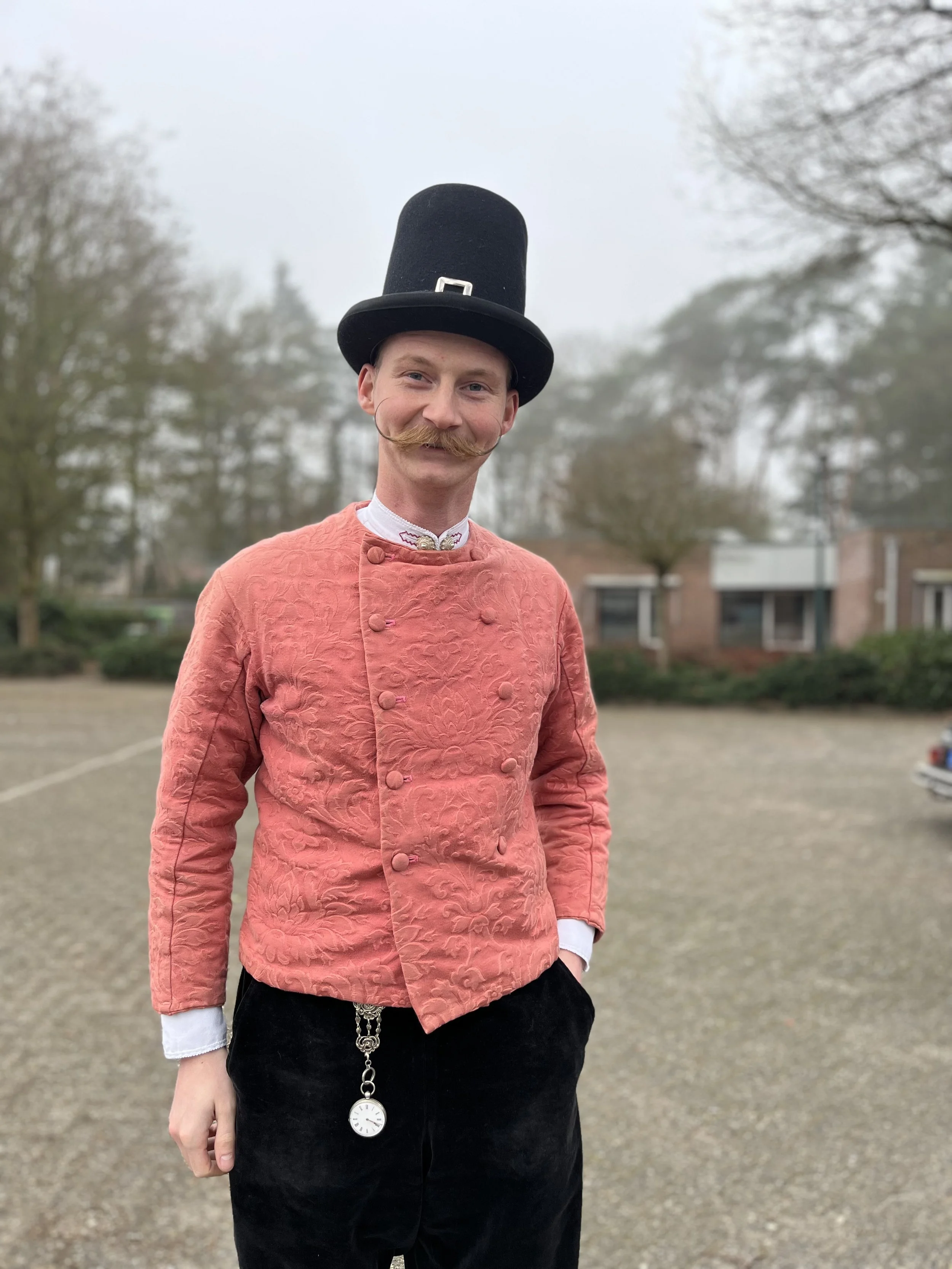 Jaarlijkse Antiek Textiel Markt van de Nederlandse Kostuumverening in Maarn, 7 maart 2026