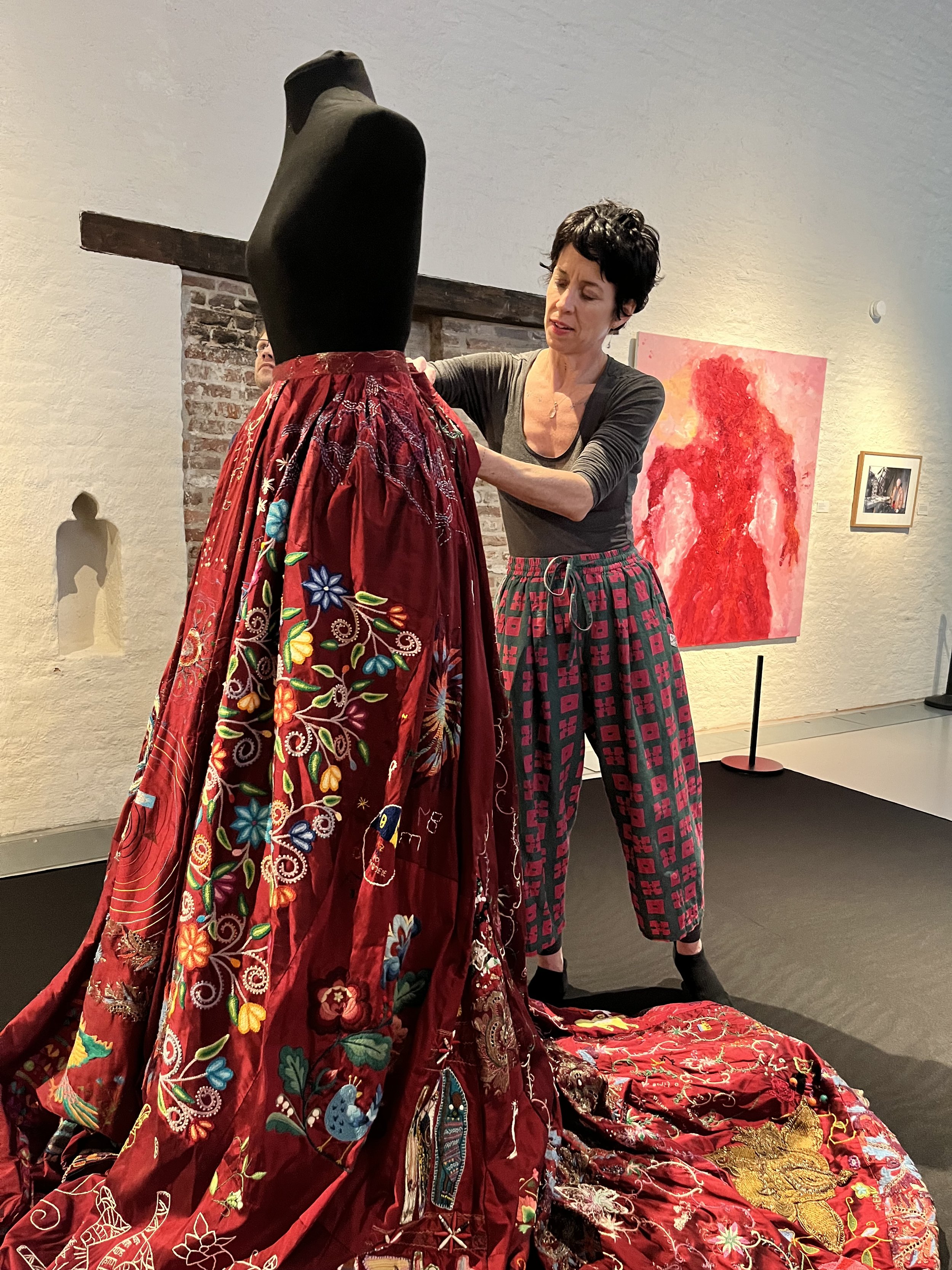 Opbouw Red Dress door Kirstie Macleod, 19 mei 2026