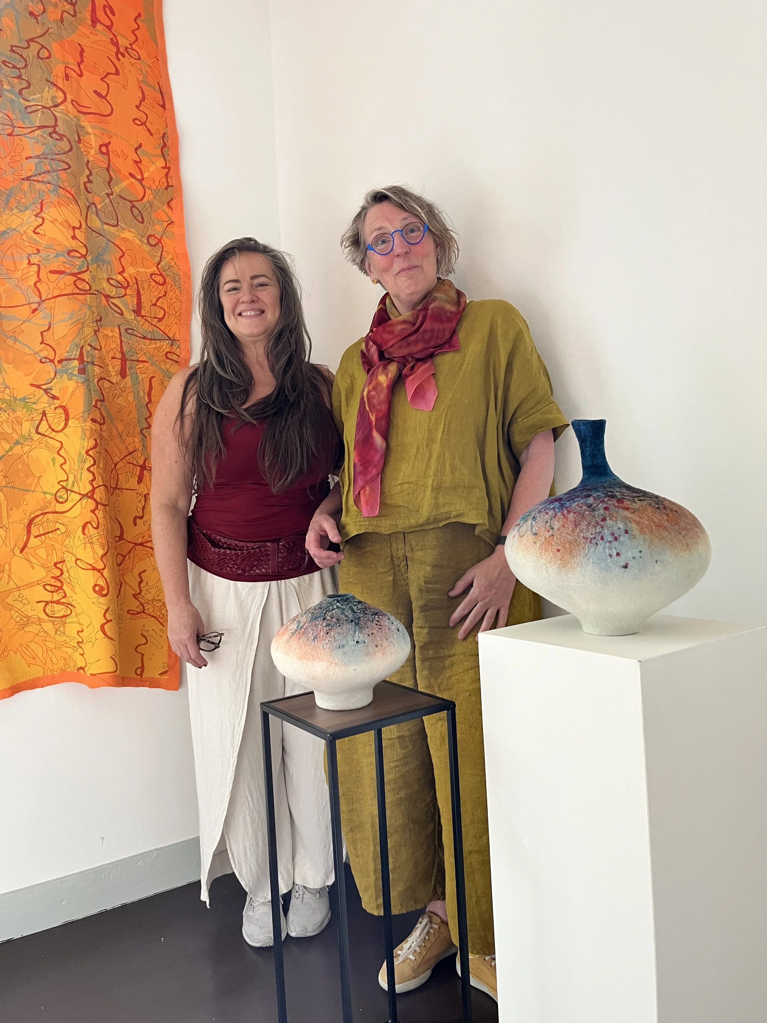Opbouw expositie Ellen Bakker en Zsofia Marx, 7 juli 2026