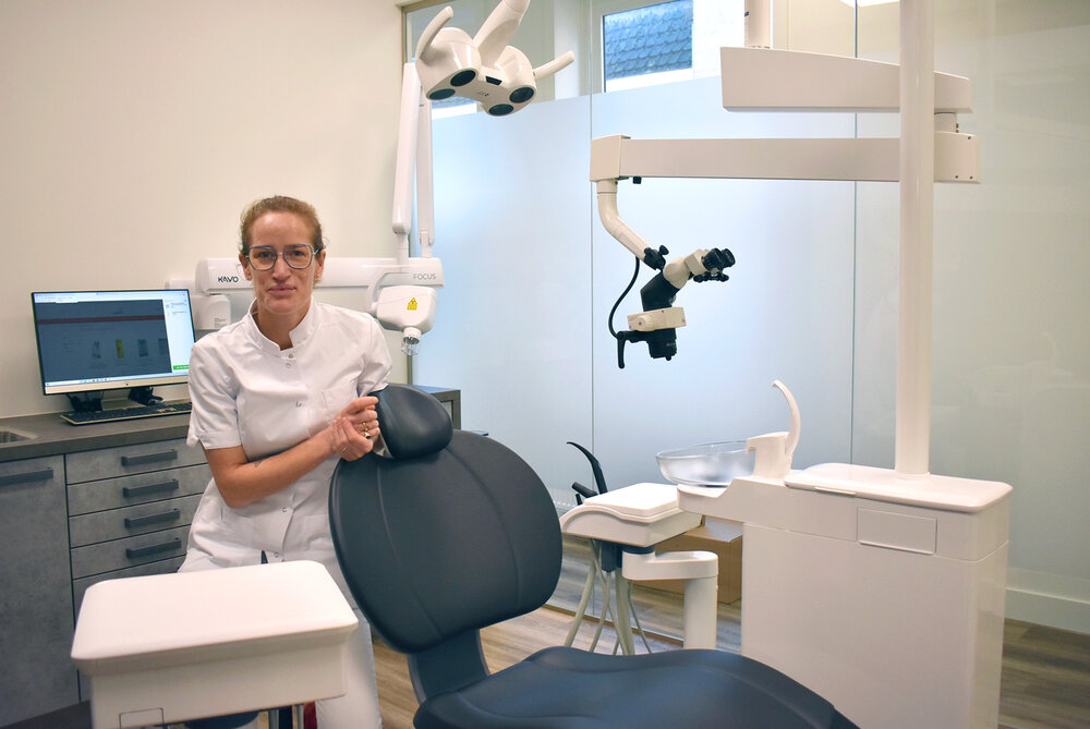 Angst voor een prik? Zoetermeerse tandarts is eerste met naaldloos verdoven  - Zoetermeer - AD.nl