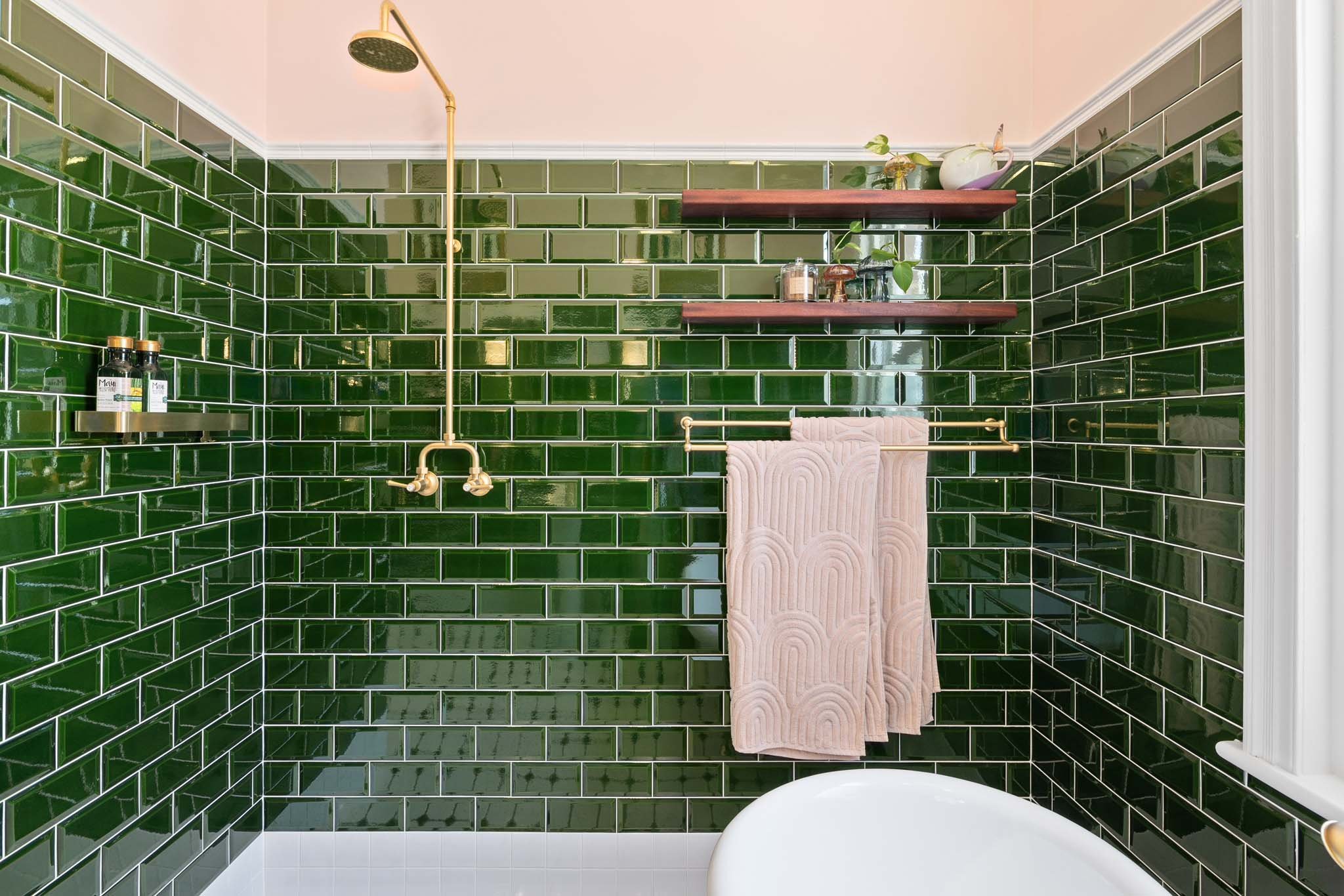 Federation_Ensuite_Laundry_Renovation_by_Kerry_Brooks_Subway_Tiles.jpg