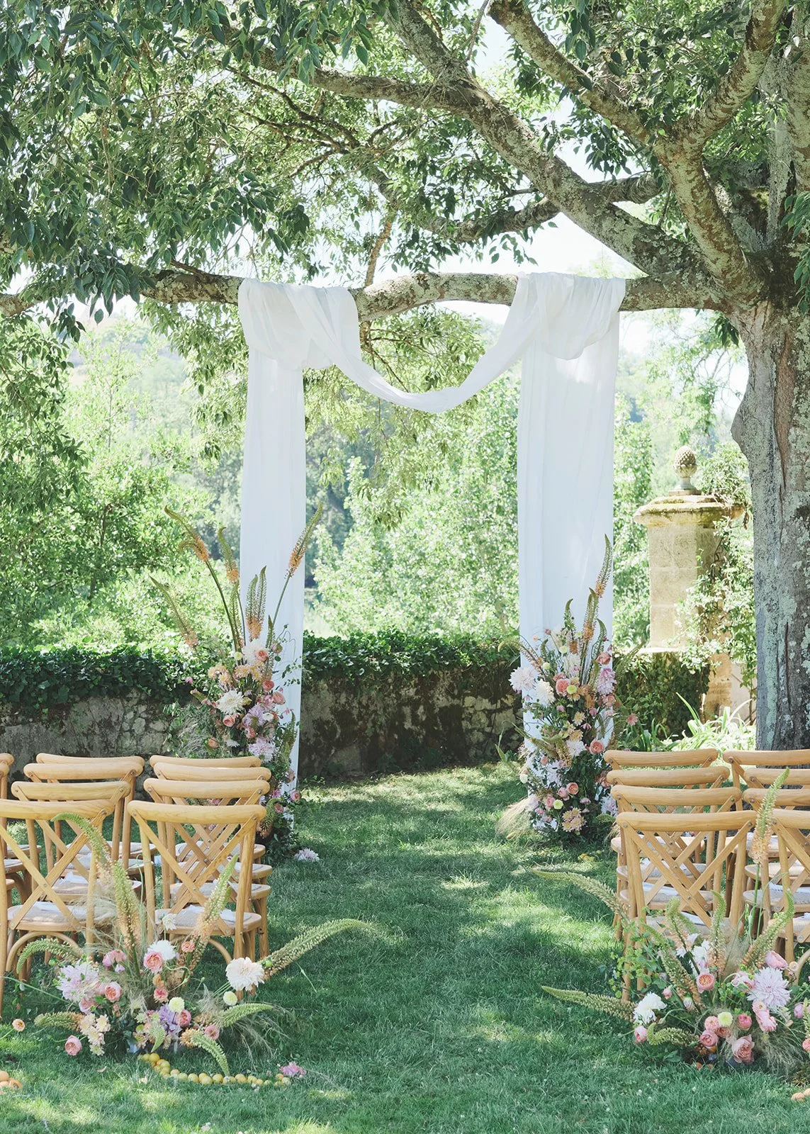 Robyn Luke prep 40Chateau Destinee wedding by Littlewing Photos.jpg