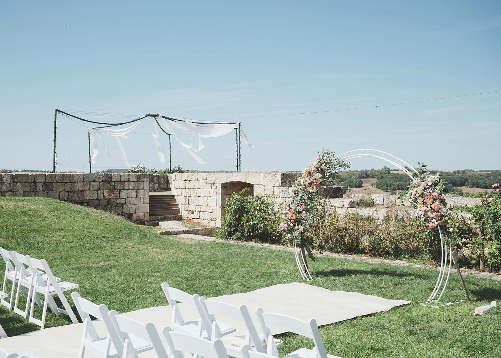 Castelnau des Fieumarcon wedding of A and K by Littlewing Photos