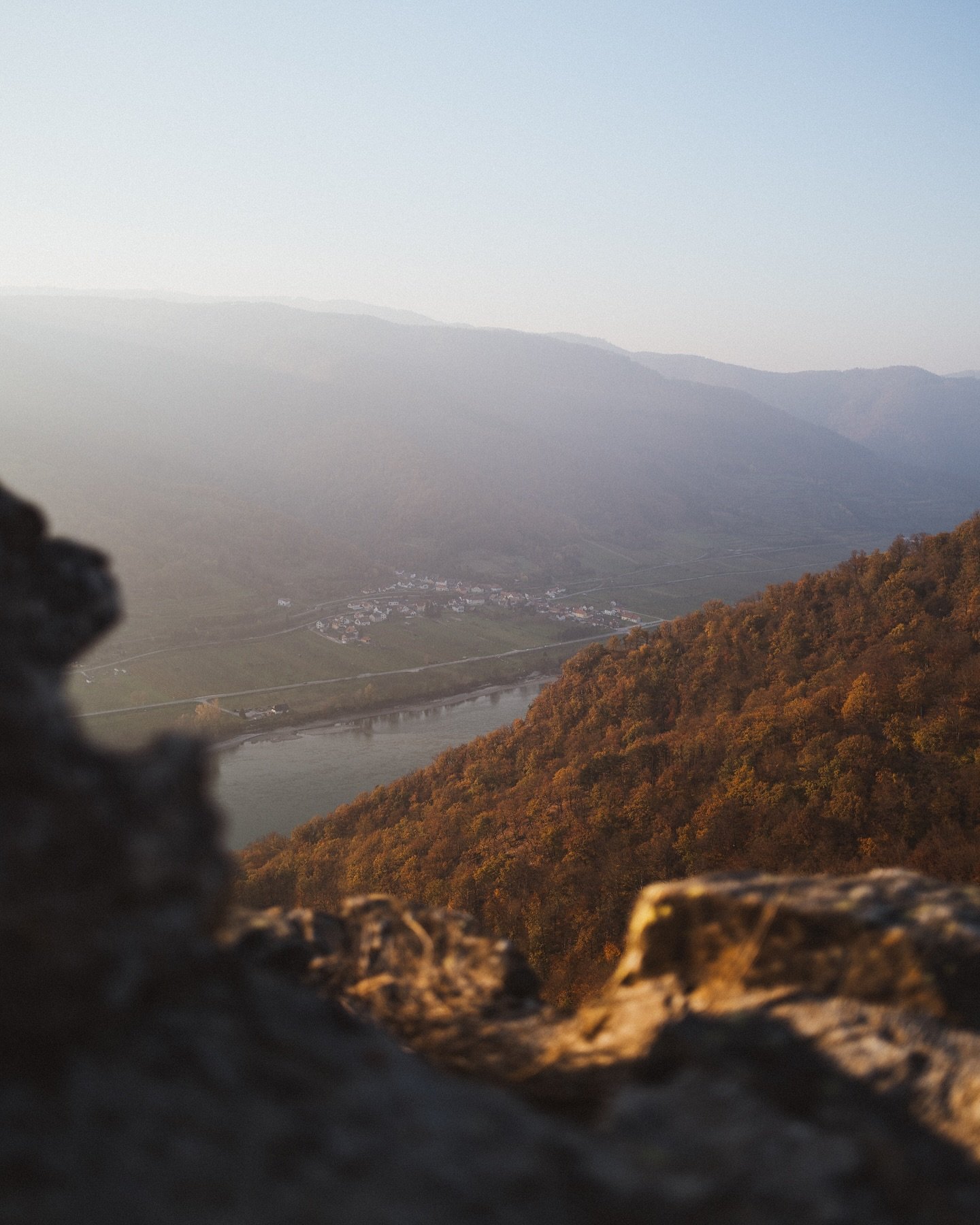 Different angles reveal unique stories in the light 🌲🏕️
.
.
.
.
#leicaq2 #cinema #photography 
#sonyalpha #leica #dji #sonygang #austria #vienna #vintage #mood #editing #studio #video #kodakportra #photoshoot #sonya7r5 #model #wien #drone #travel #