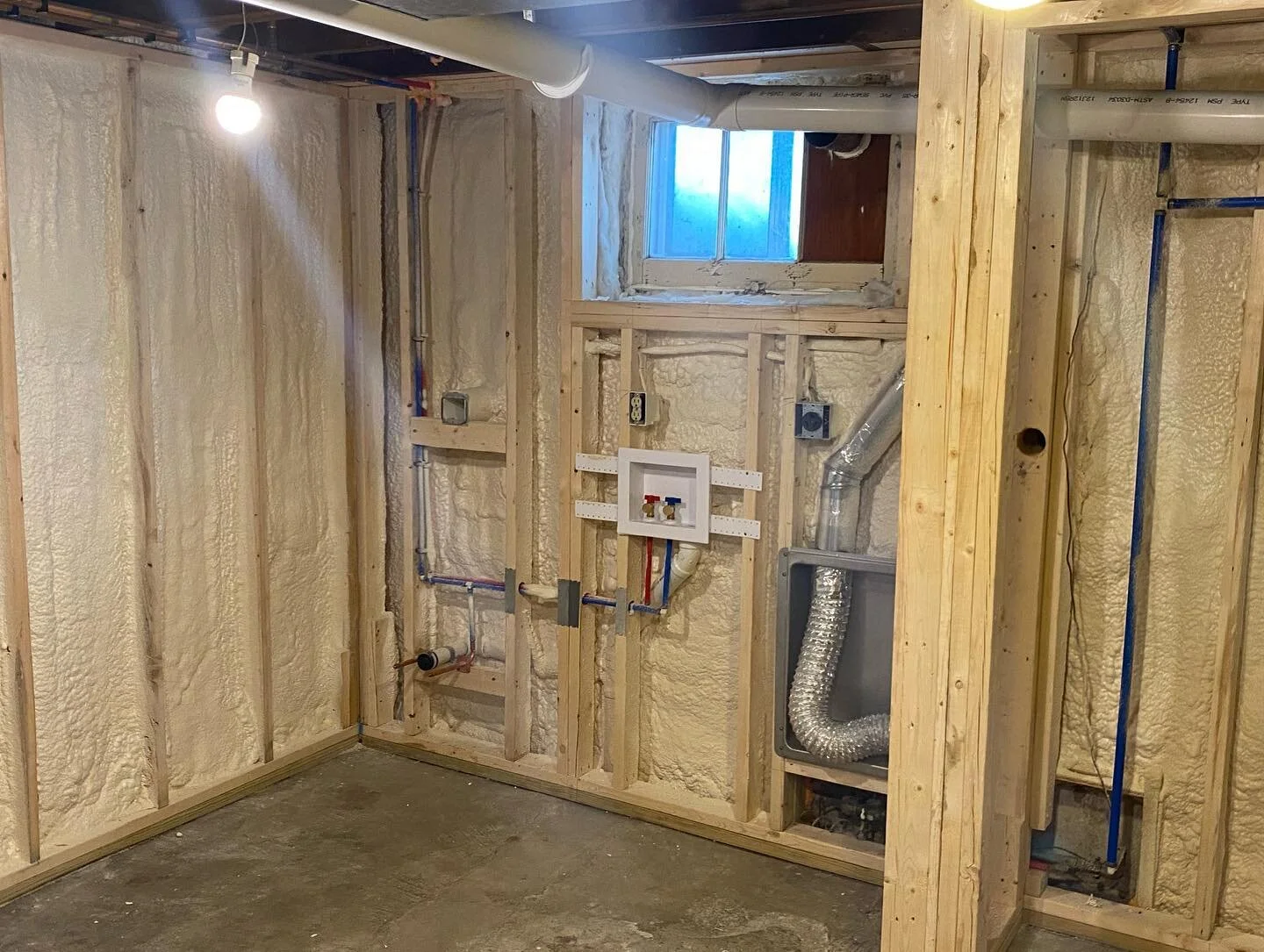 Our current basement remodel just got insulated yesterday and what a world of difference it’ll make having this closed cell spray foam here keeping things nice and toasty during the cold season 
#lnk #mylnk #lincolnne #sewardne #remodeling #hom