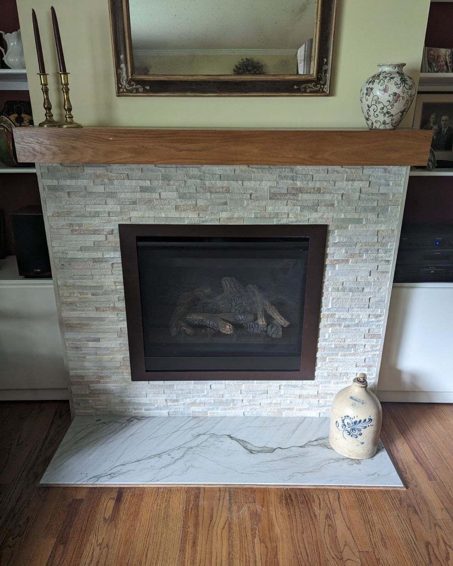 Nice fireplace! Porcelain ledgers on the fireplace surround with an absolutely beautiful, stunning Quartzsite hearth!!!😊💜