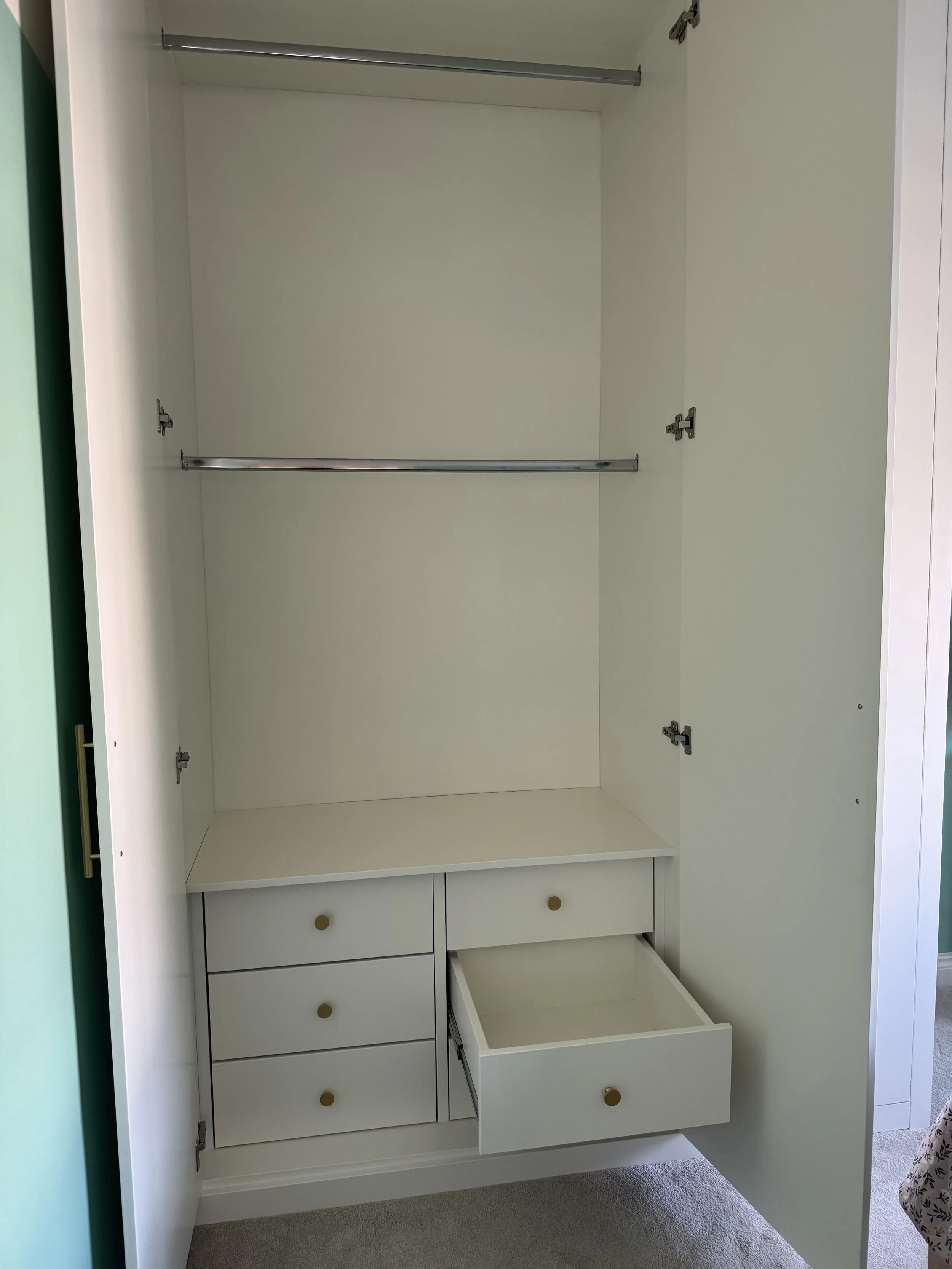 bespoke-fitted-wardrobes-14.jpg