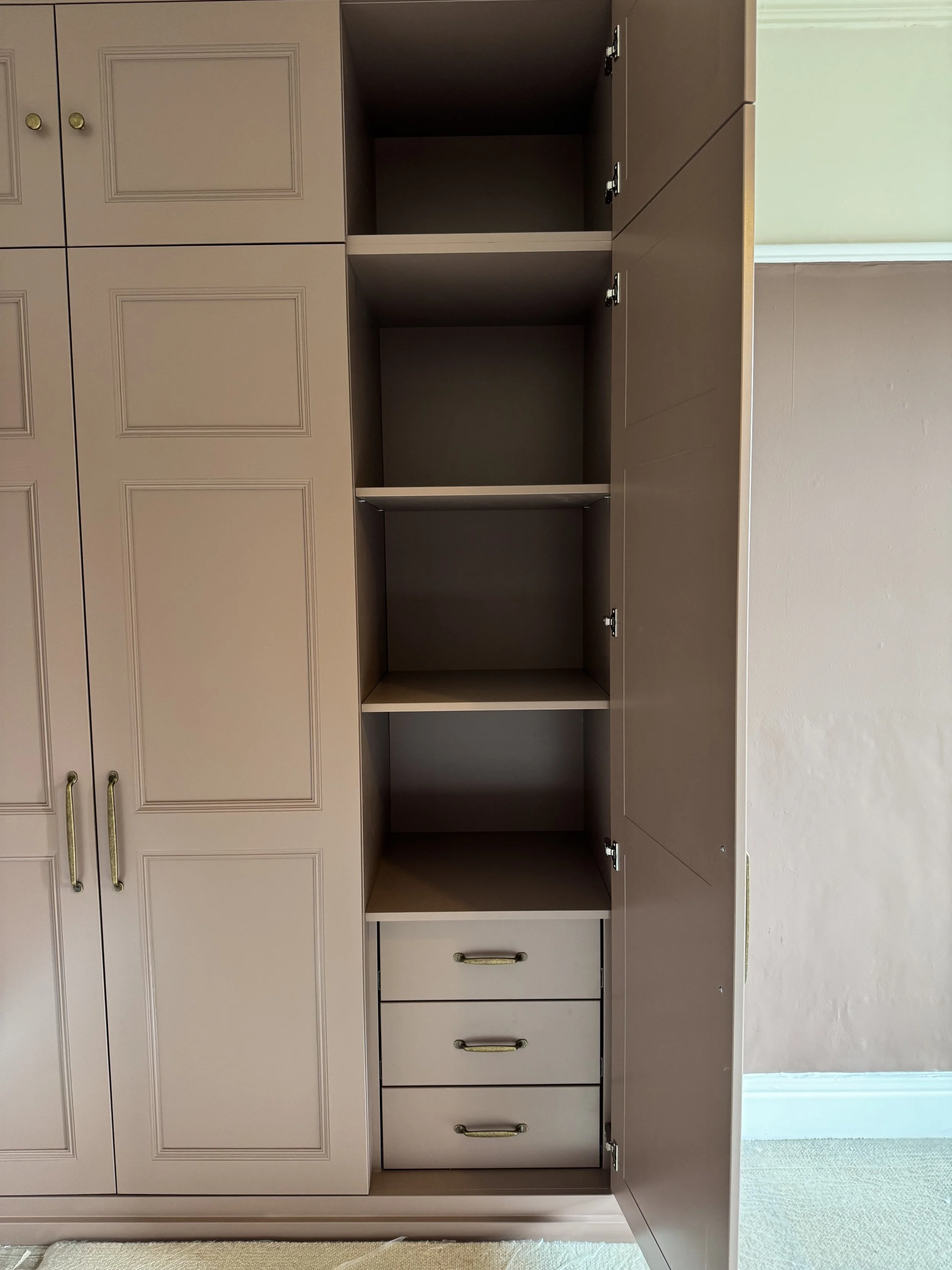 bespoke-fitted-wardrobes-25.jpg