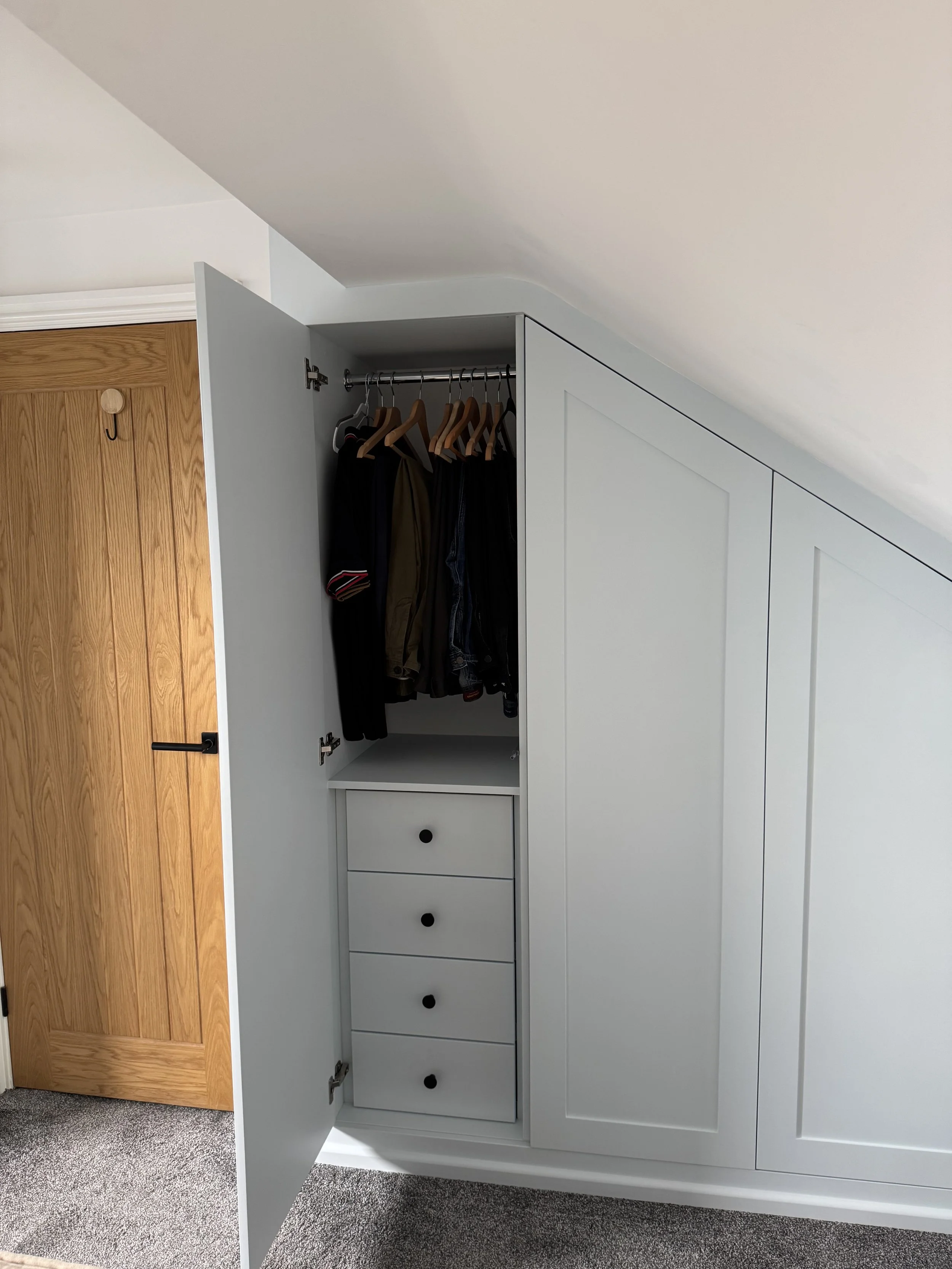 bespoke-fitted-wardrobes-9.jpg
