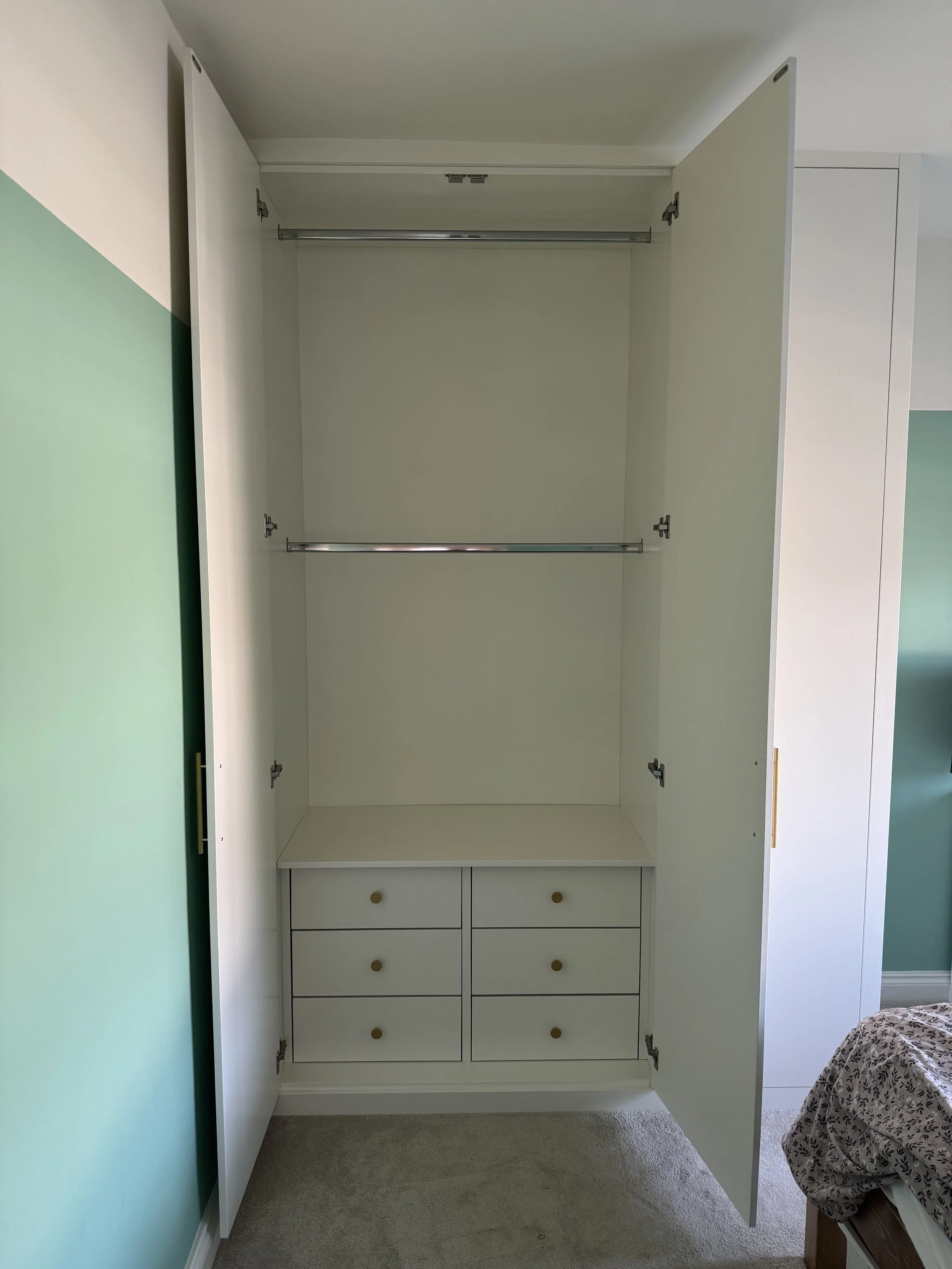 bespoke-fitted-wardrobes-12.jpg