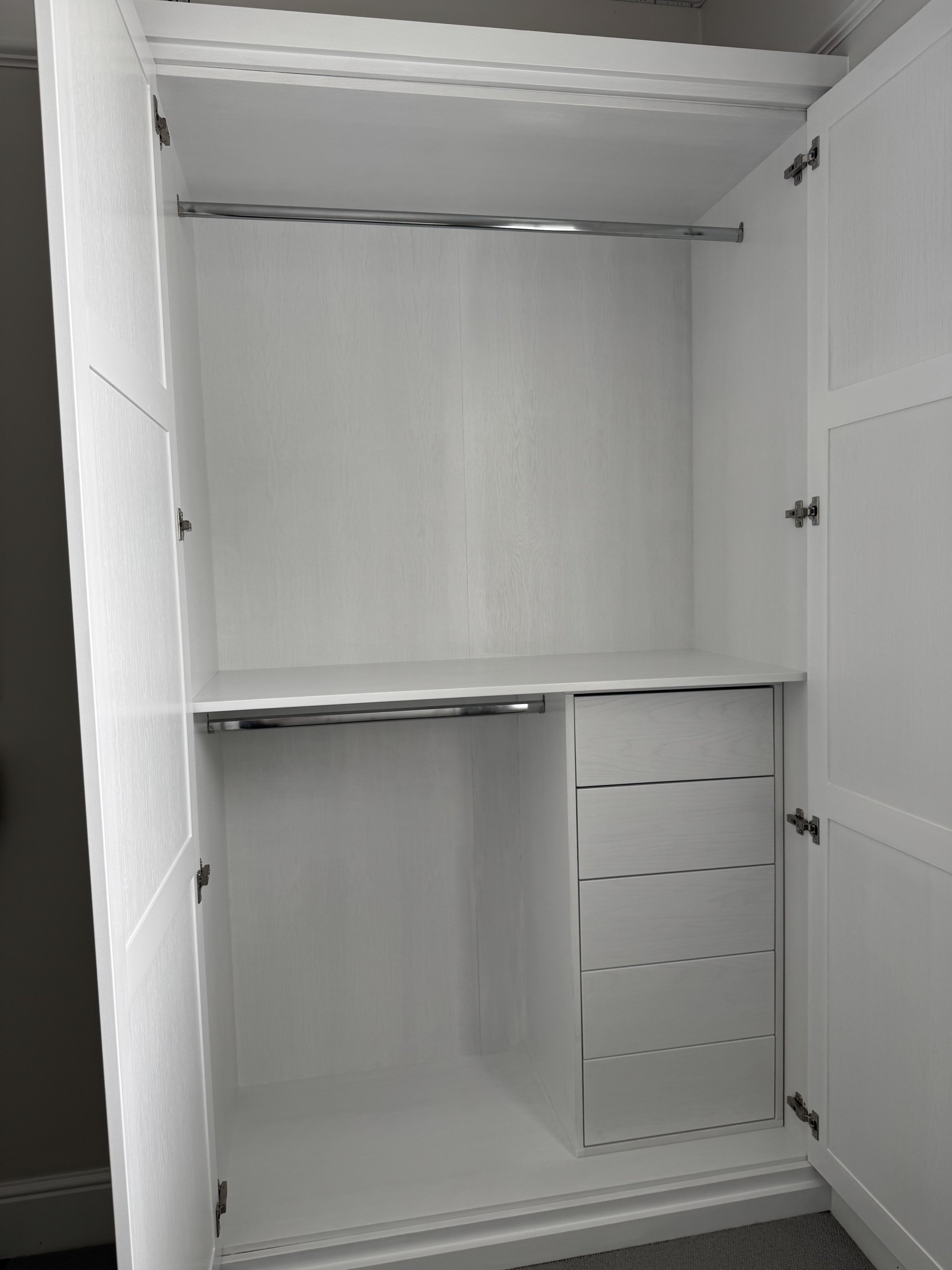 bespoke-fitted-wardrobes-39.jpg