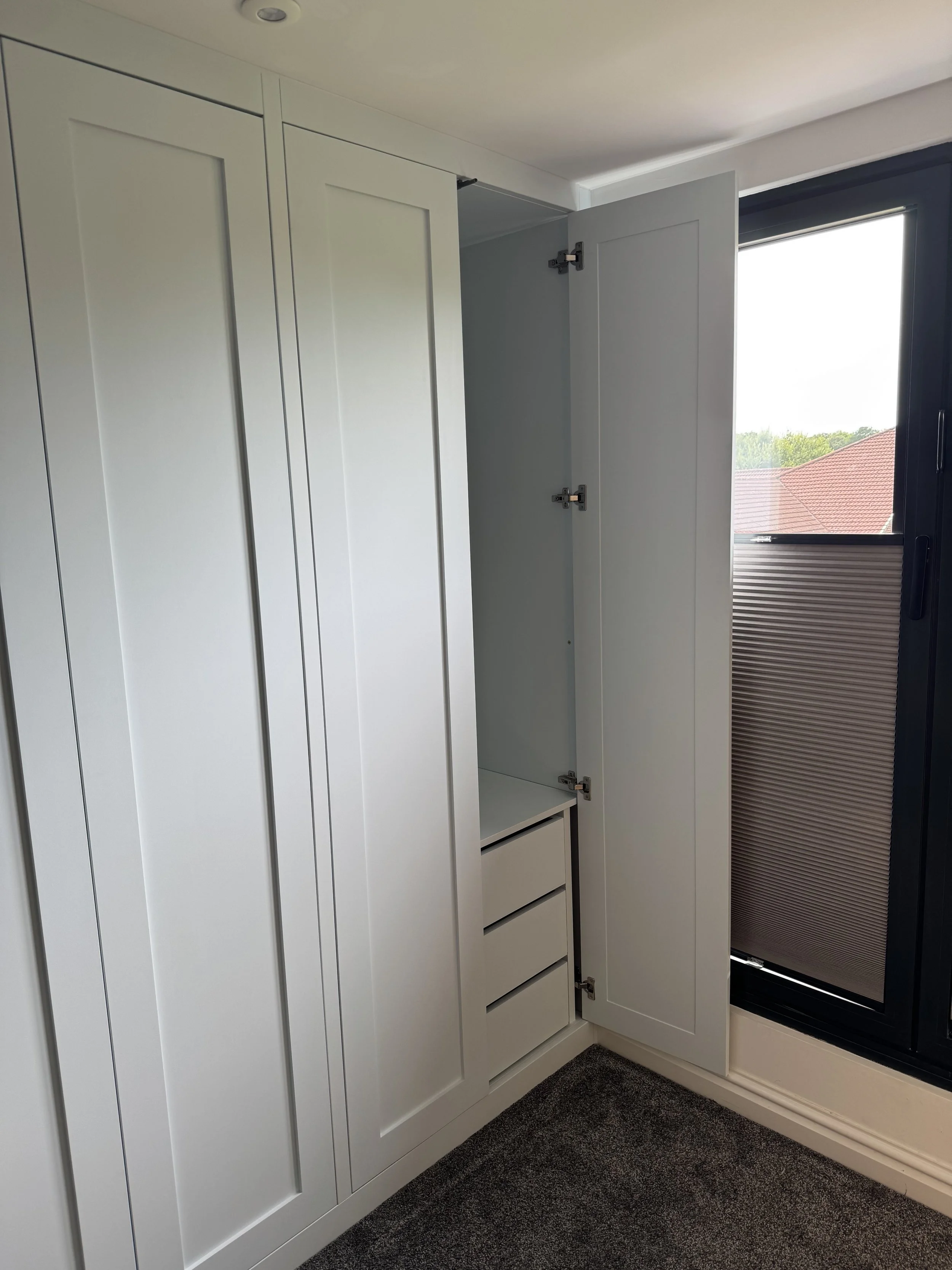 bespoke-fitted-wardrobes-4.jpg