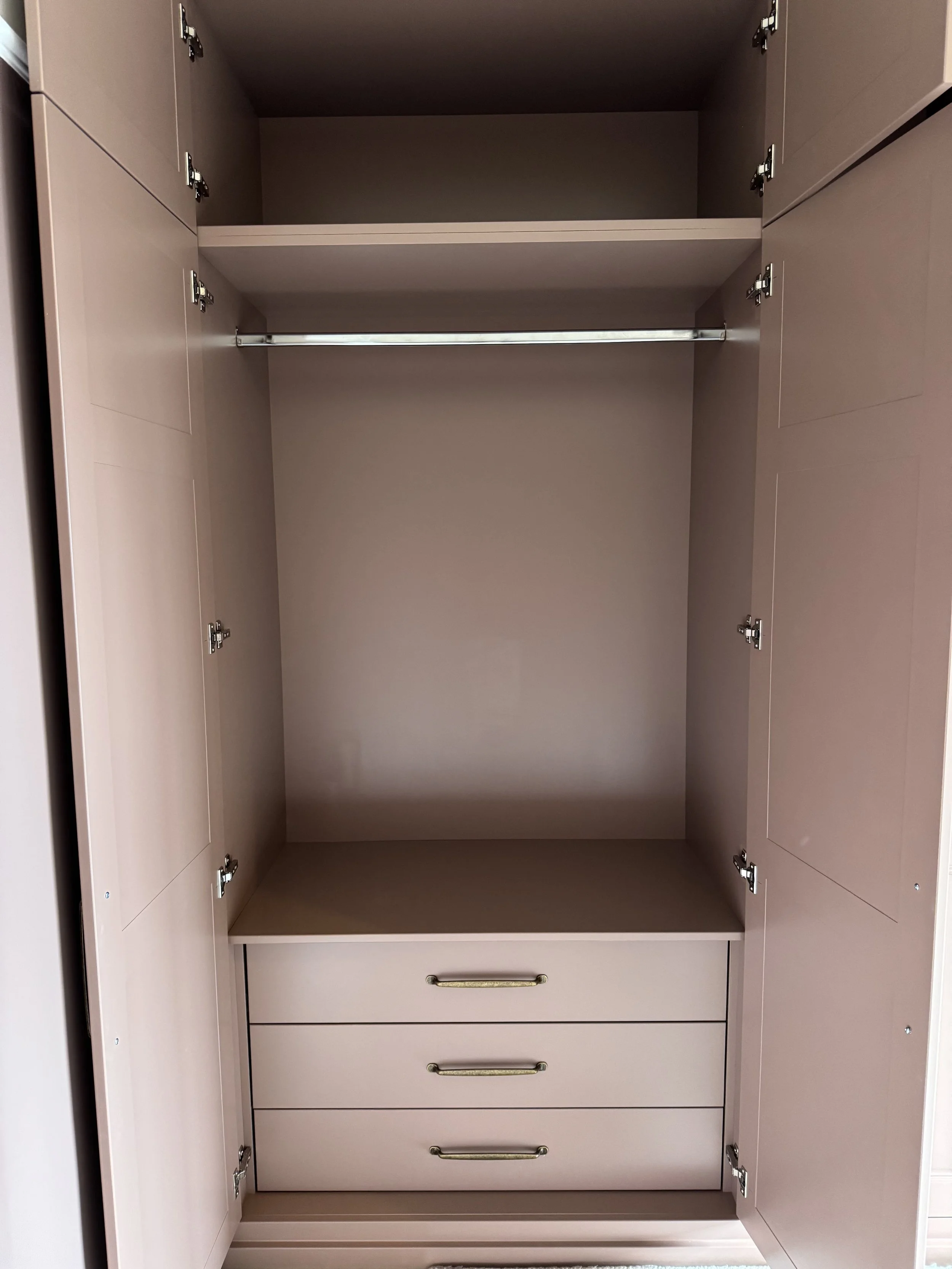 bespoke-fitted-wardrobes-26.jpg