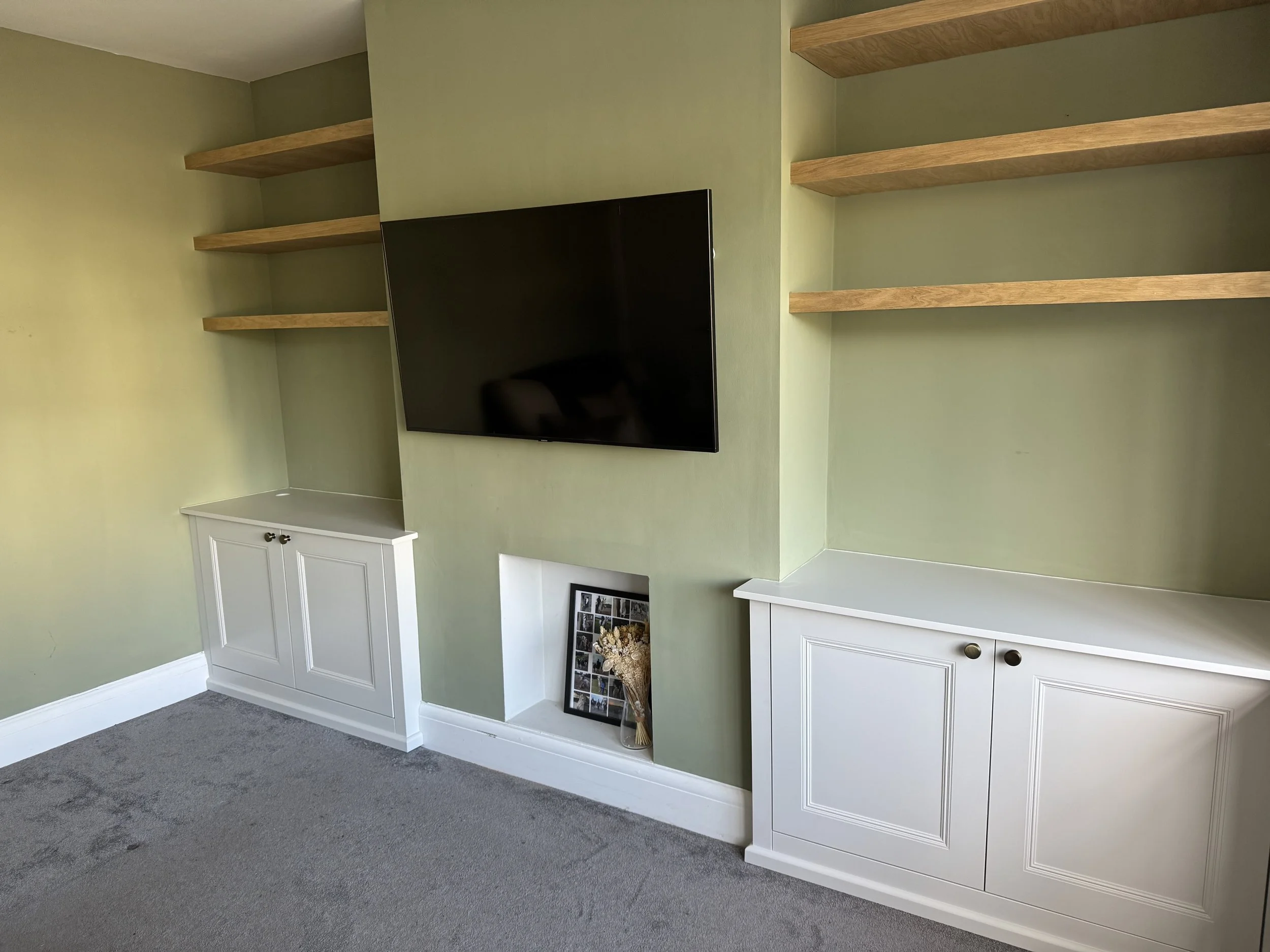 Bespoke-Fitted-Furniture-Cupboards-Wardrobes-Media-Walls-20.jpg