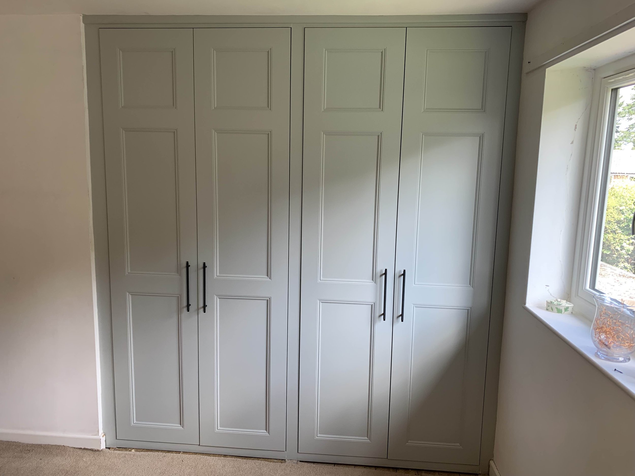 fitted_furniture_manchester_fitted_wardrobes_cupboards_panelling_shelving_bespoke_carpentry_3.jpg