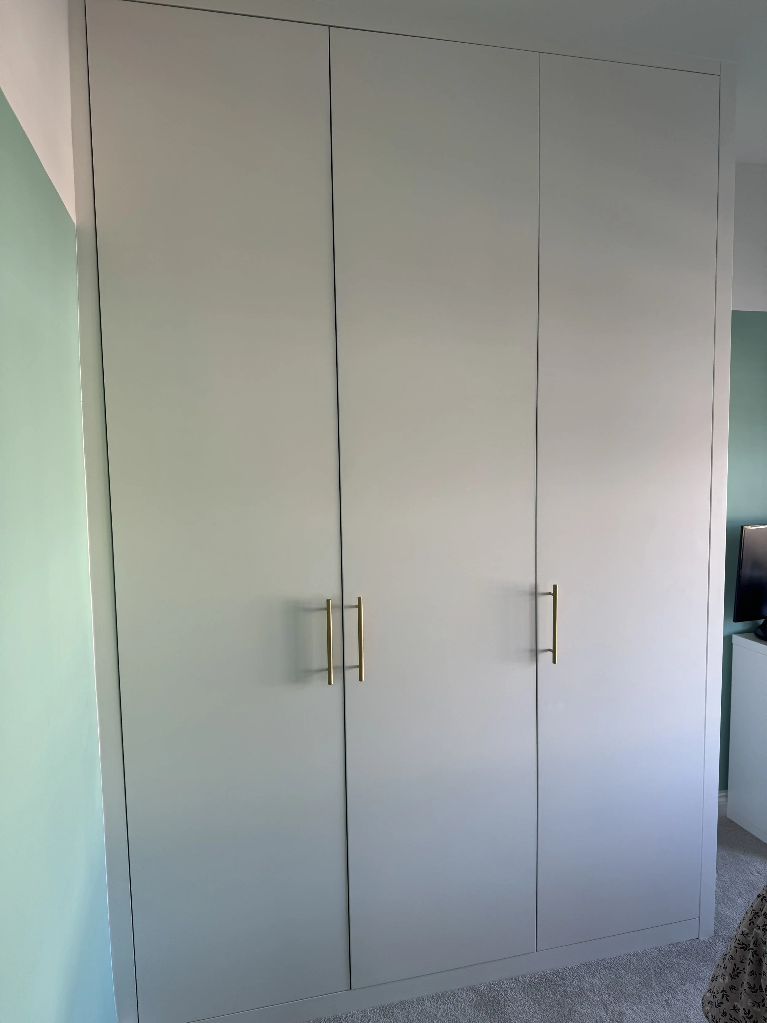 bespoke-fitted-wardrobes-15.jpg