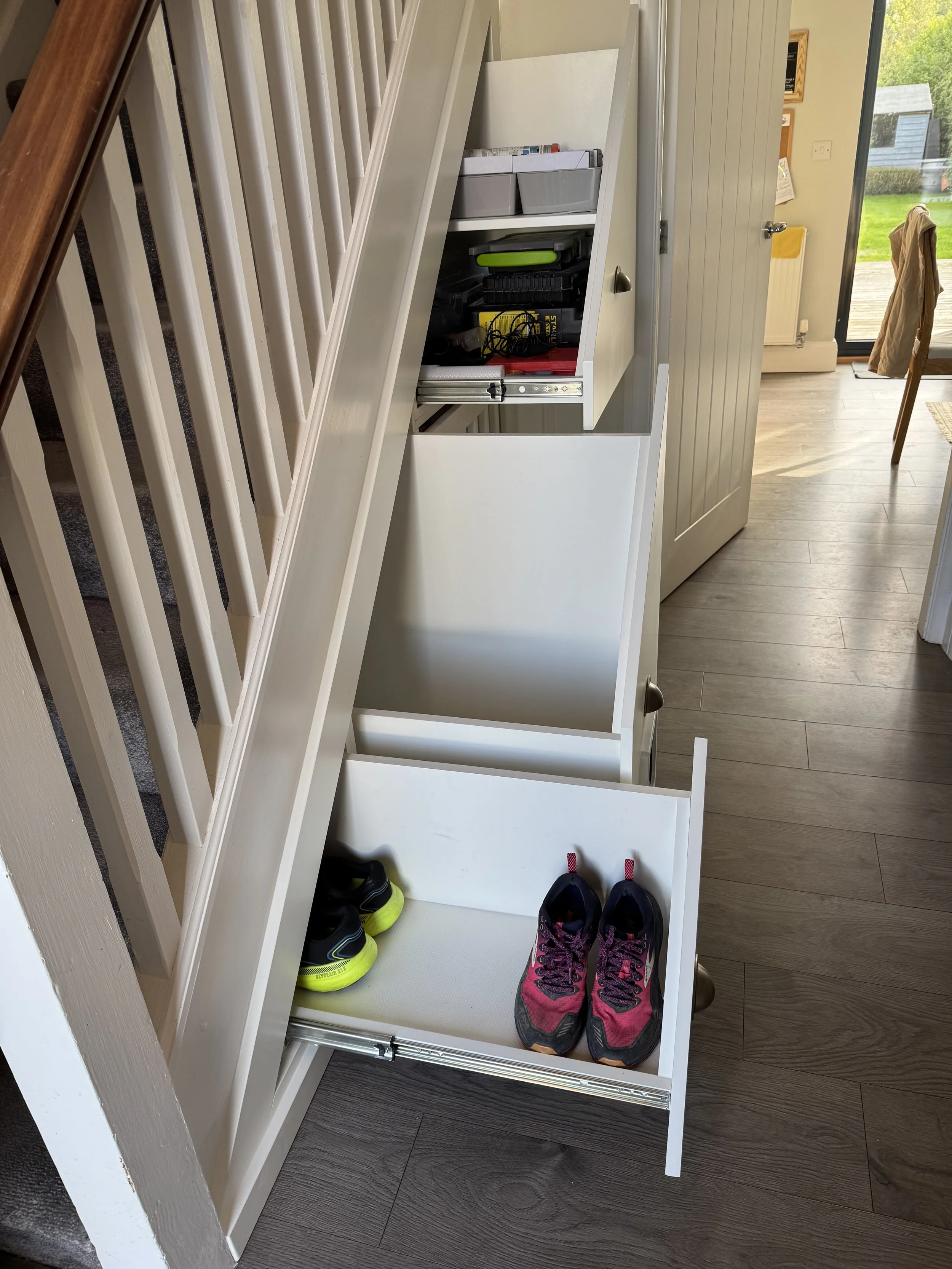Bespoke-Fitted-Furniture-Cupboards-Wardrobes-Media-Walls-14.jpg