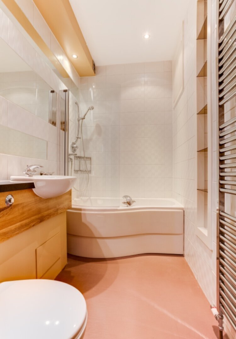Modern bathroom.