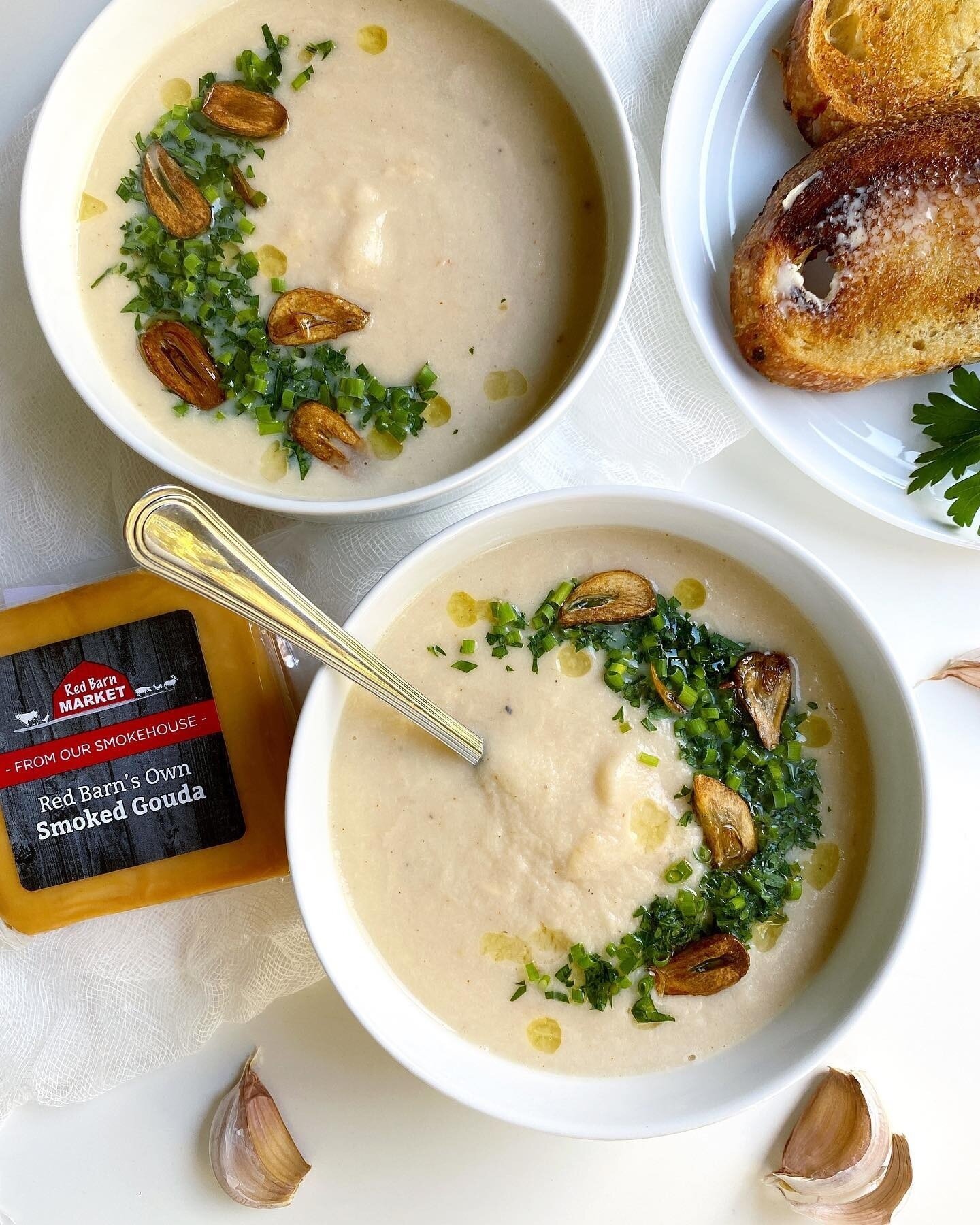 Nothing says home-cooked happiness like rich, creamy, Smoked Gouda, Garlic, and Cauliflower Soup with our Roasted Garlic &amp; Cracked Pepper Loaf! 🧄⁠
⁠
This recipe uses @redbarnmarkets Smoked Gouda cheese and the addition of fresh parsley, chives, 