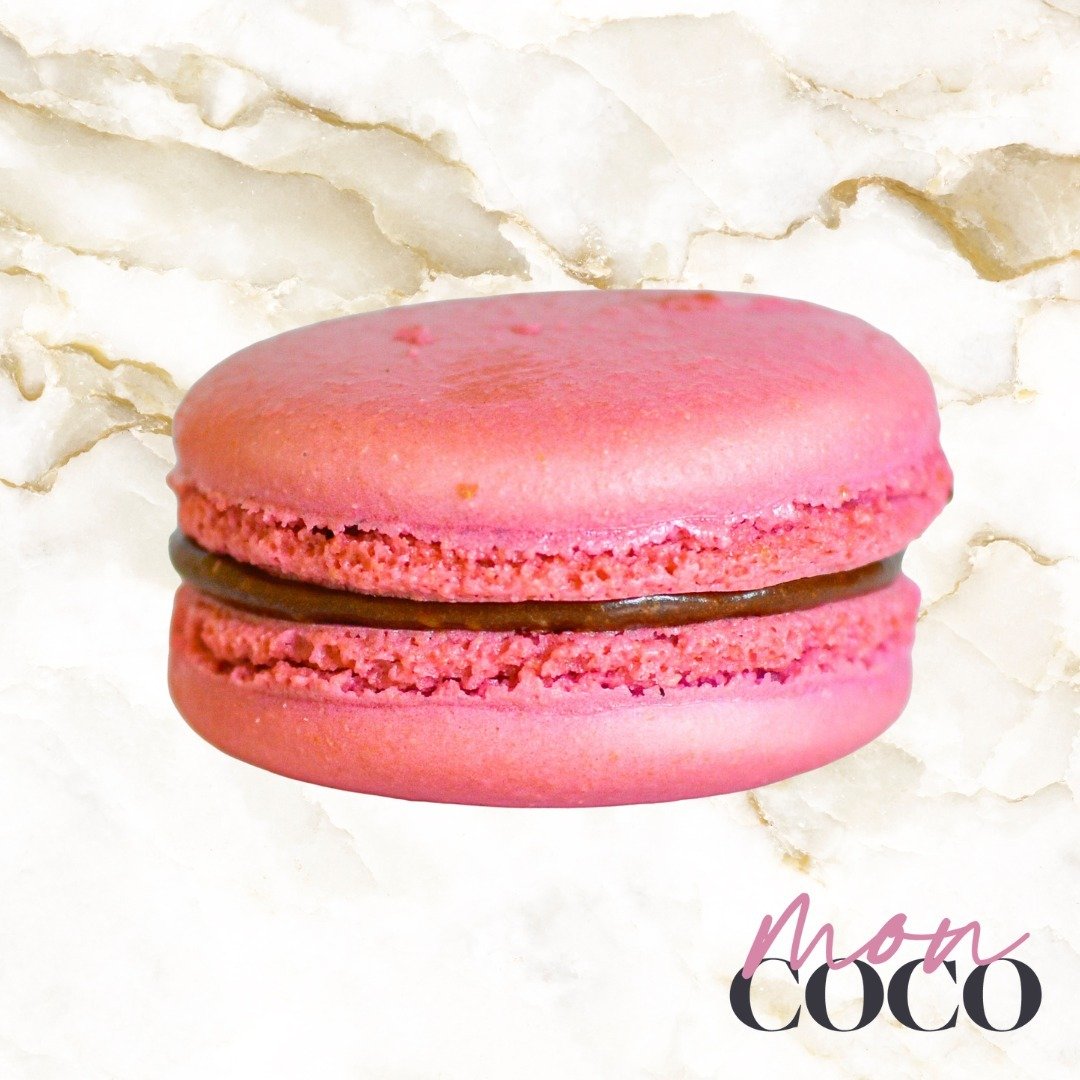 Indulge in the sweet flavor of our Raspberry Chocolate Macaron! 🍫🍇 ⁠
⁠
Experience the vibrant burst of tart raspberry filling combined with decadent chocolate, all encased in our delicate macaron shell.