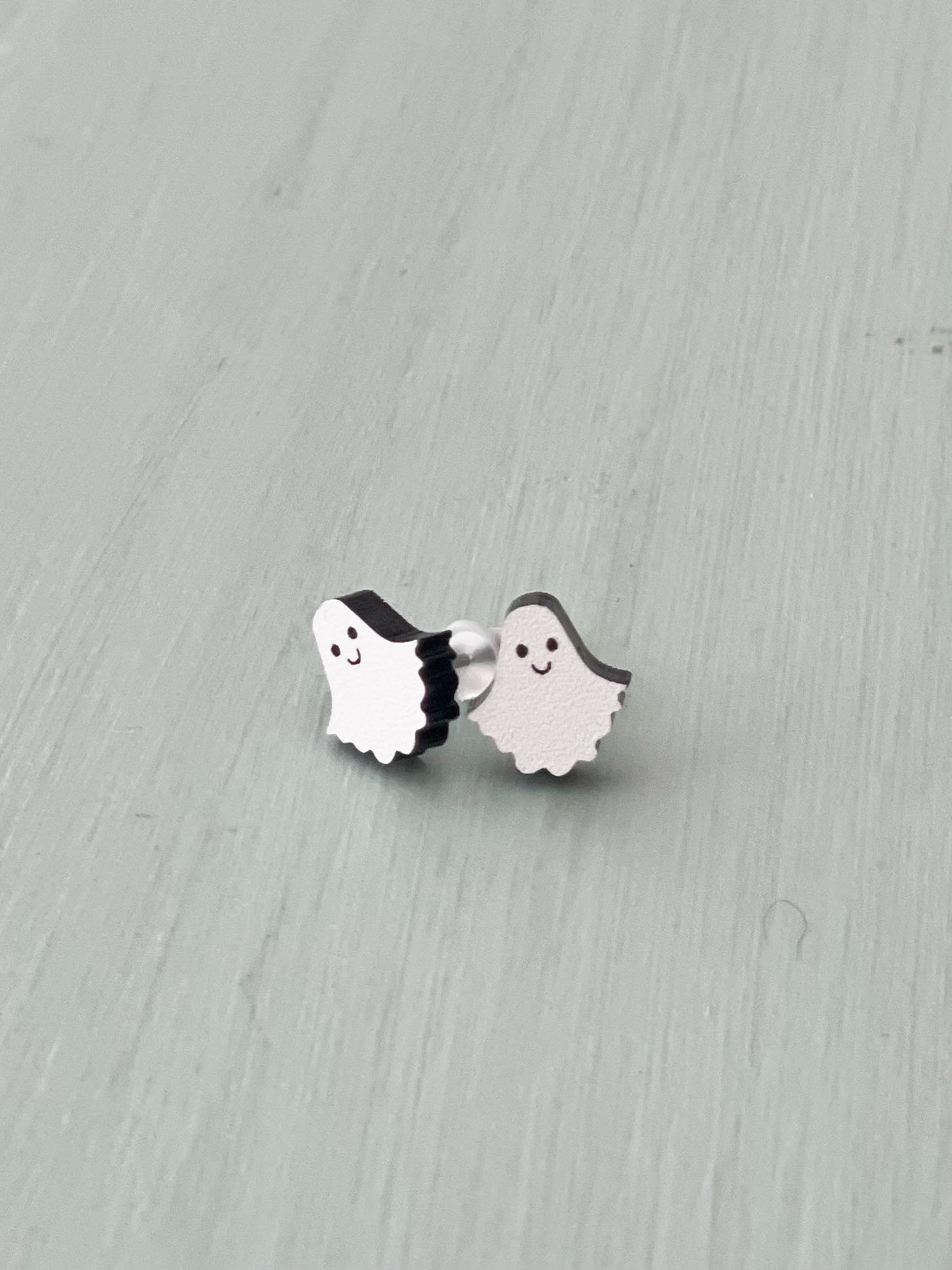 Plain Ghost Studs 2.jpg