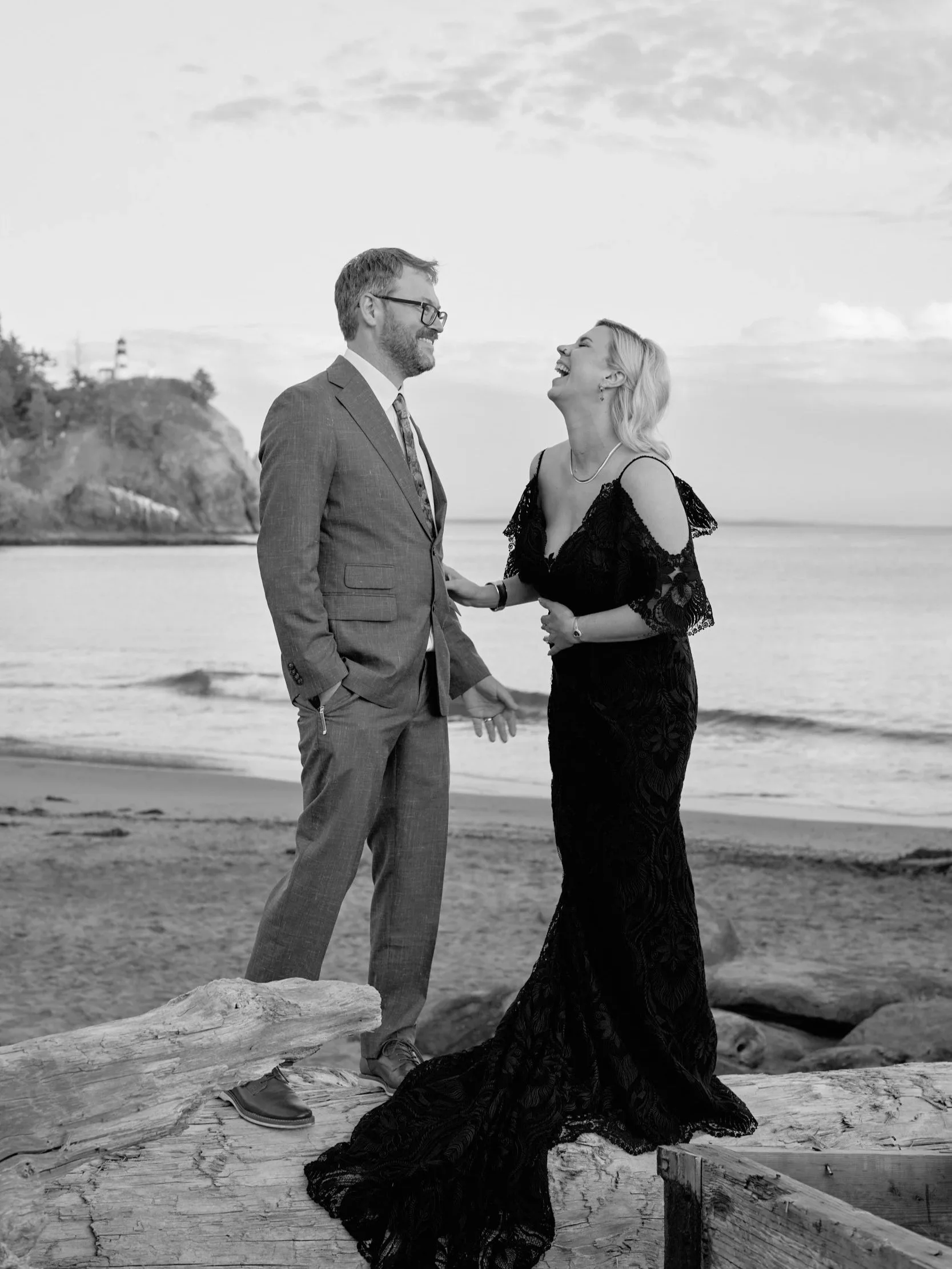 Wedding at the Lighthouse Keepers Residence in Cape Disappointment State Park