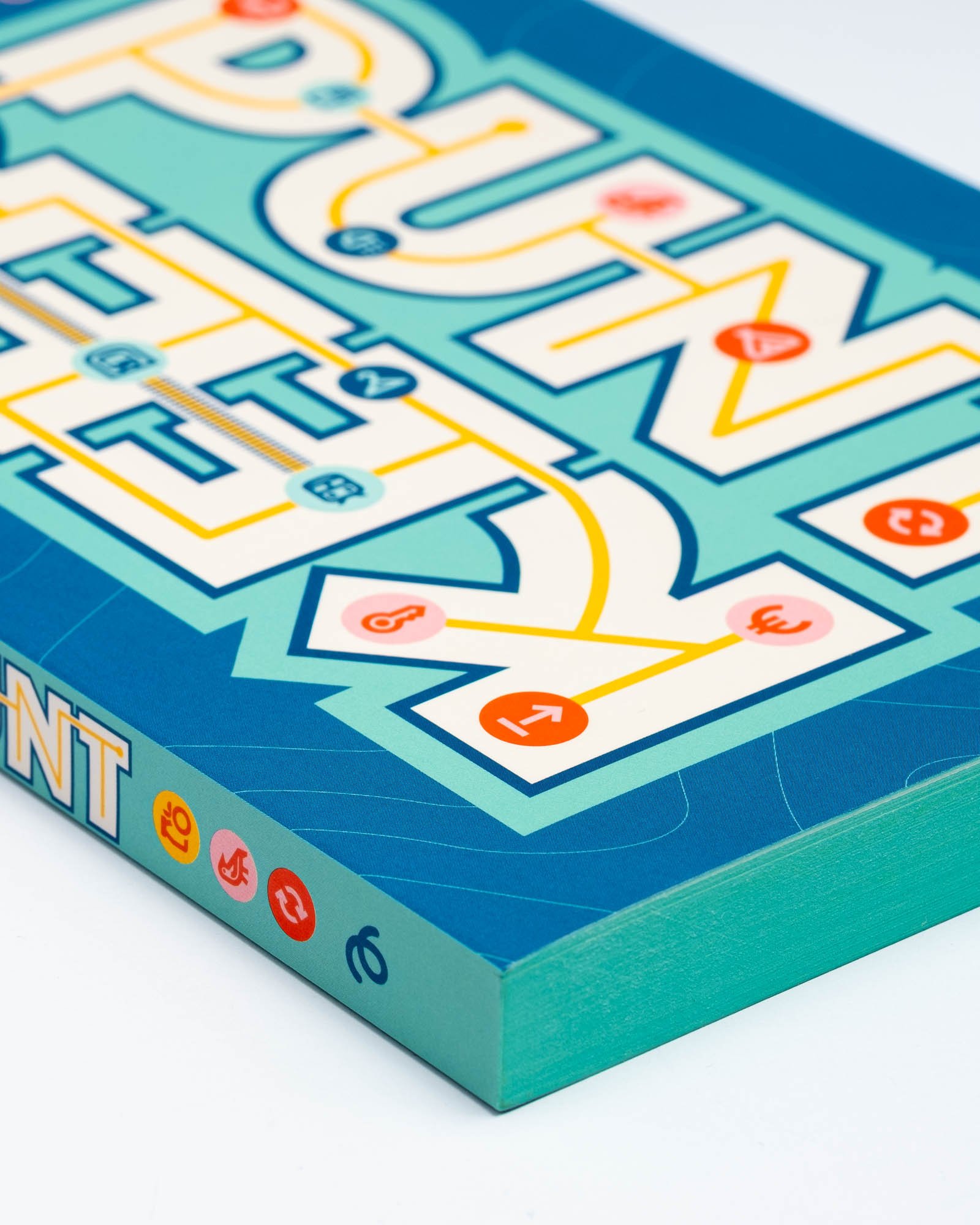  Keerpunt  Omslagontwerp voor de YA-roman van Goedele Ghijsen, vormgegeven als een spelbord: een weergave van de uitdagingen en zoektocht van hoofdpersonage Max.  Ontdek meer omslagen voor Young Adults en jeugdboeken 