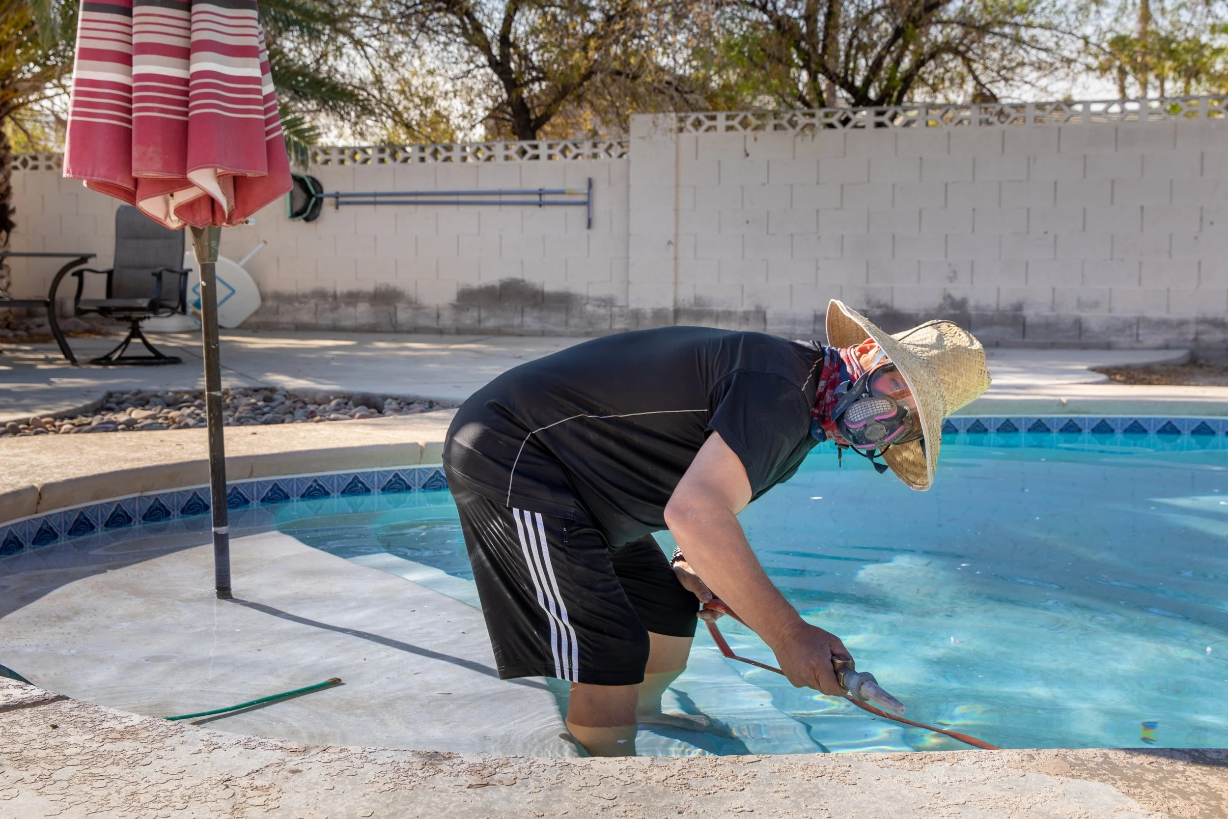 Glass bead blasting is among the best methods for cleaning calcium buildups and polishing the tiles.