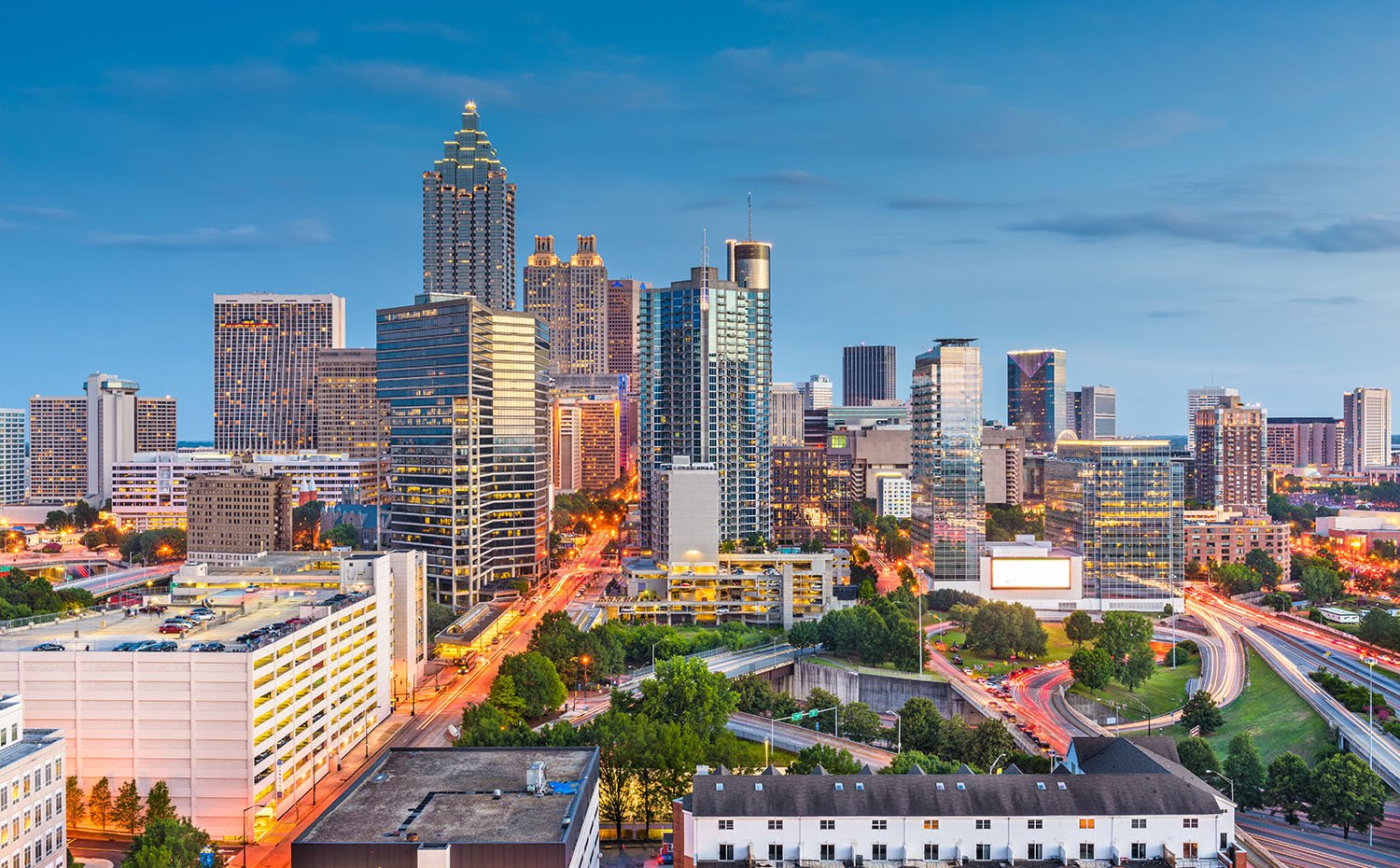 Skyline du centre-ville d'Atlanta juste avant le coucher du soleil