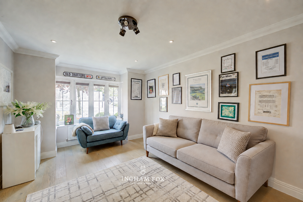 Sitting room with sofa.png