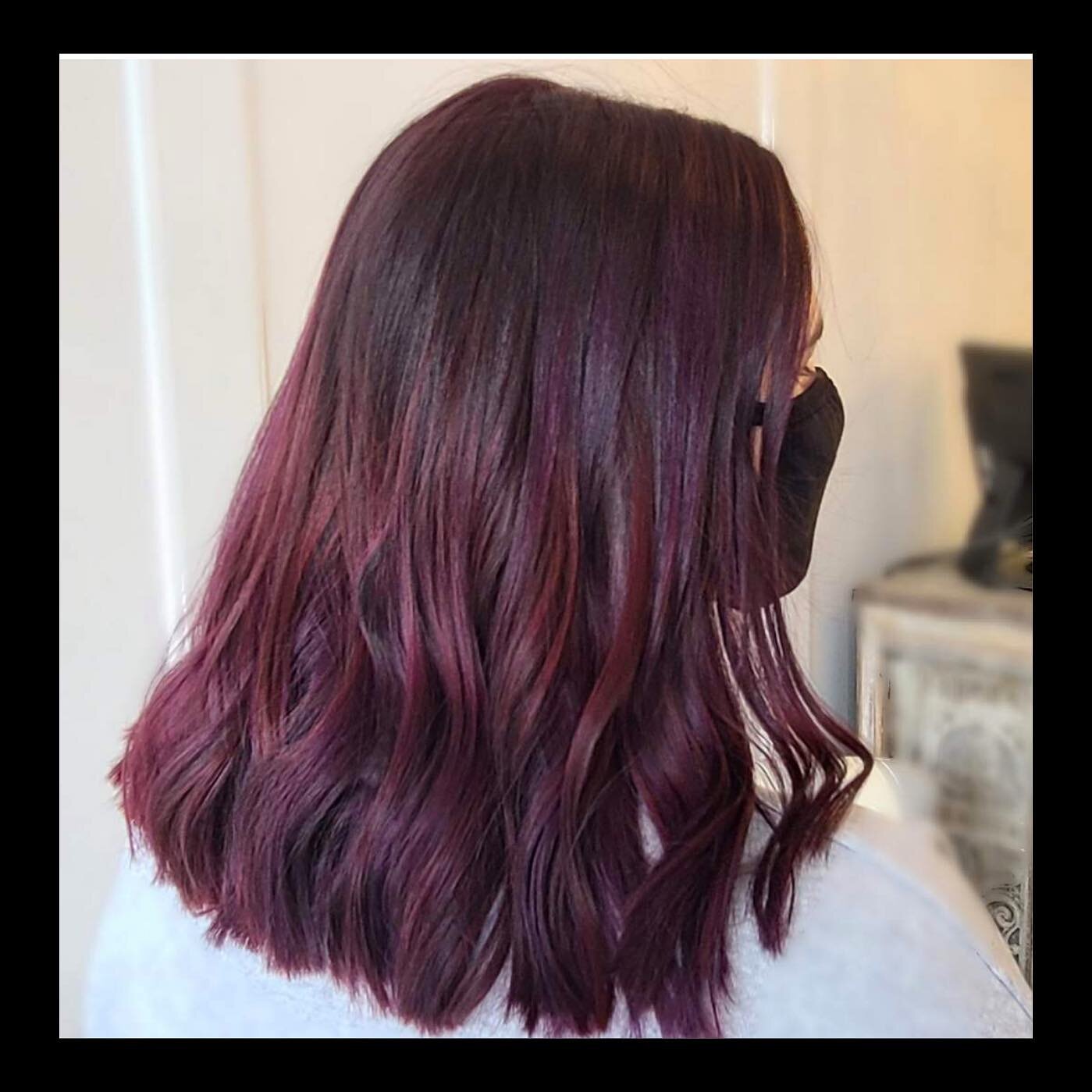 What does it take to be a true #aveda artist?
You have to truly understand colour theory, the colour wheel, your secondary and tertiary colours. Your base and neutral colours, what the hair structure is made of and how it all works together.
This is 