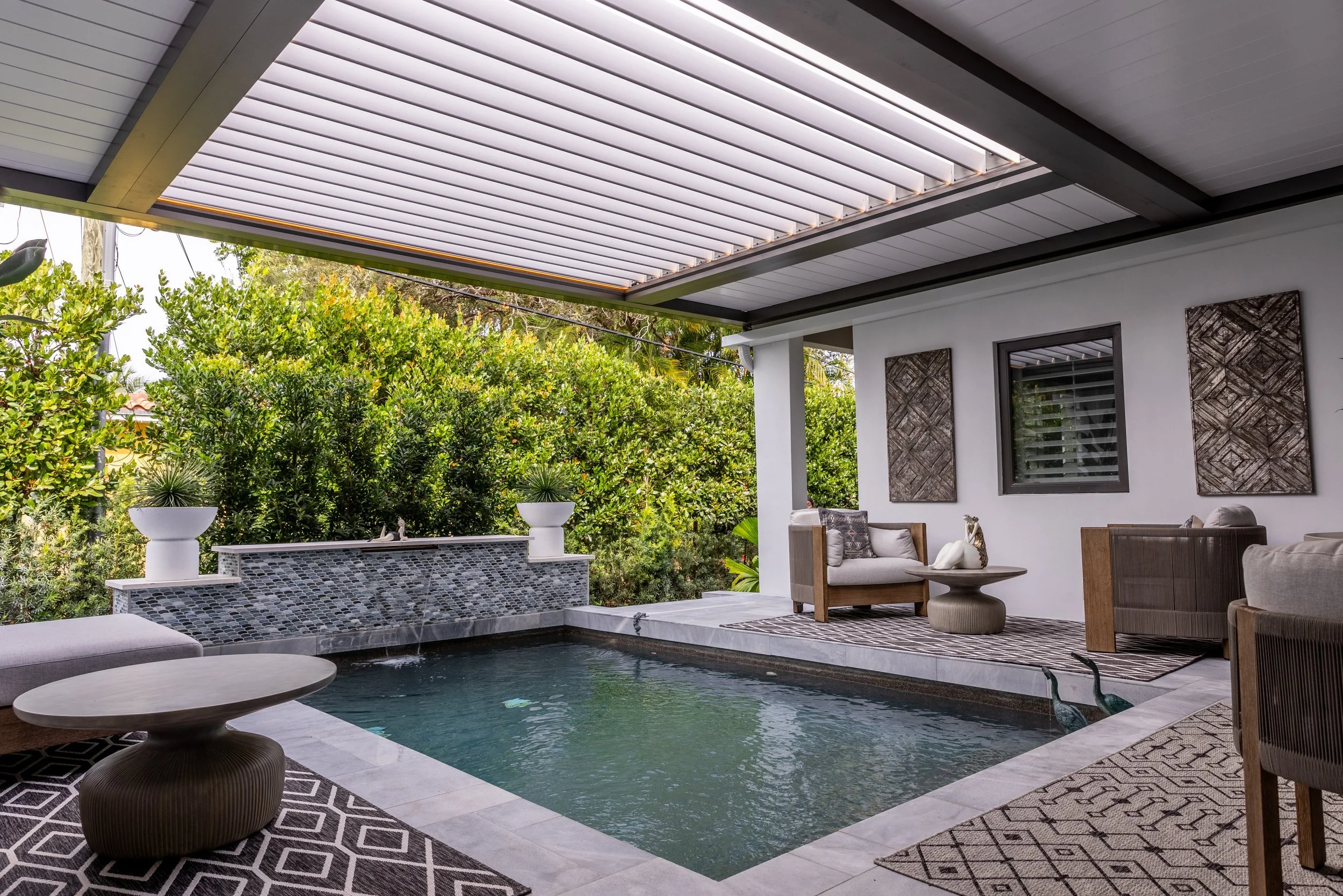 FL+-+shopros+-+gray+bronze+r-blade+white+louvers+LED+strips+pool+chairs+4.jpg