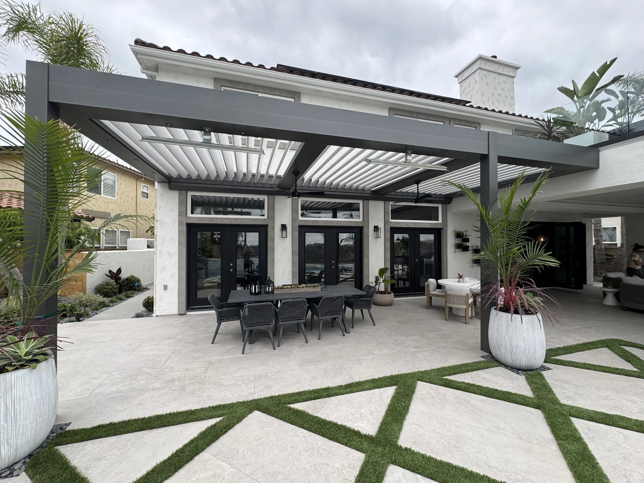Modern motorized patio cover for outdoor dining