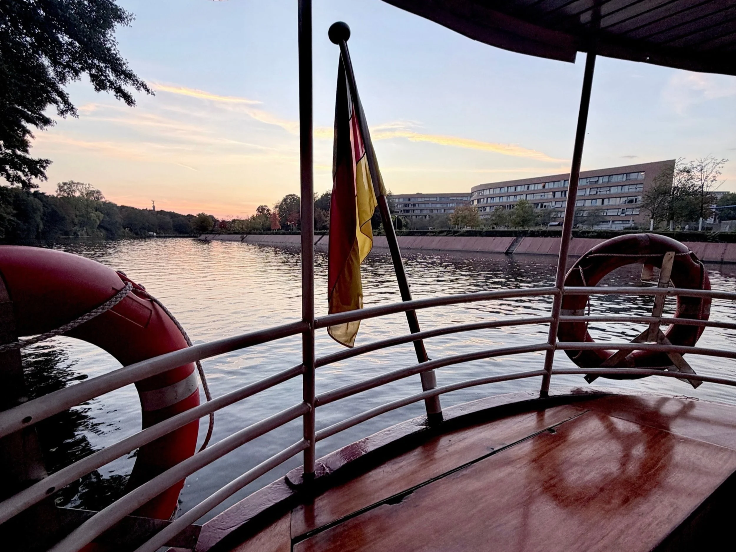The first-ever SS BODEGA Boat Party set sail, and we&rsquo;d call it a pretty successful voyage. 🚤 We had an amazing time connecting with our CICLOPE friends and colleagues in Berlin - with good drinks, good music, and even better company along the 