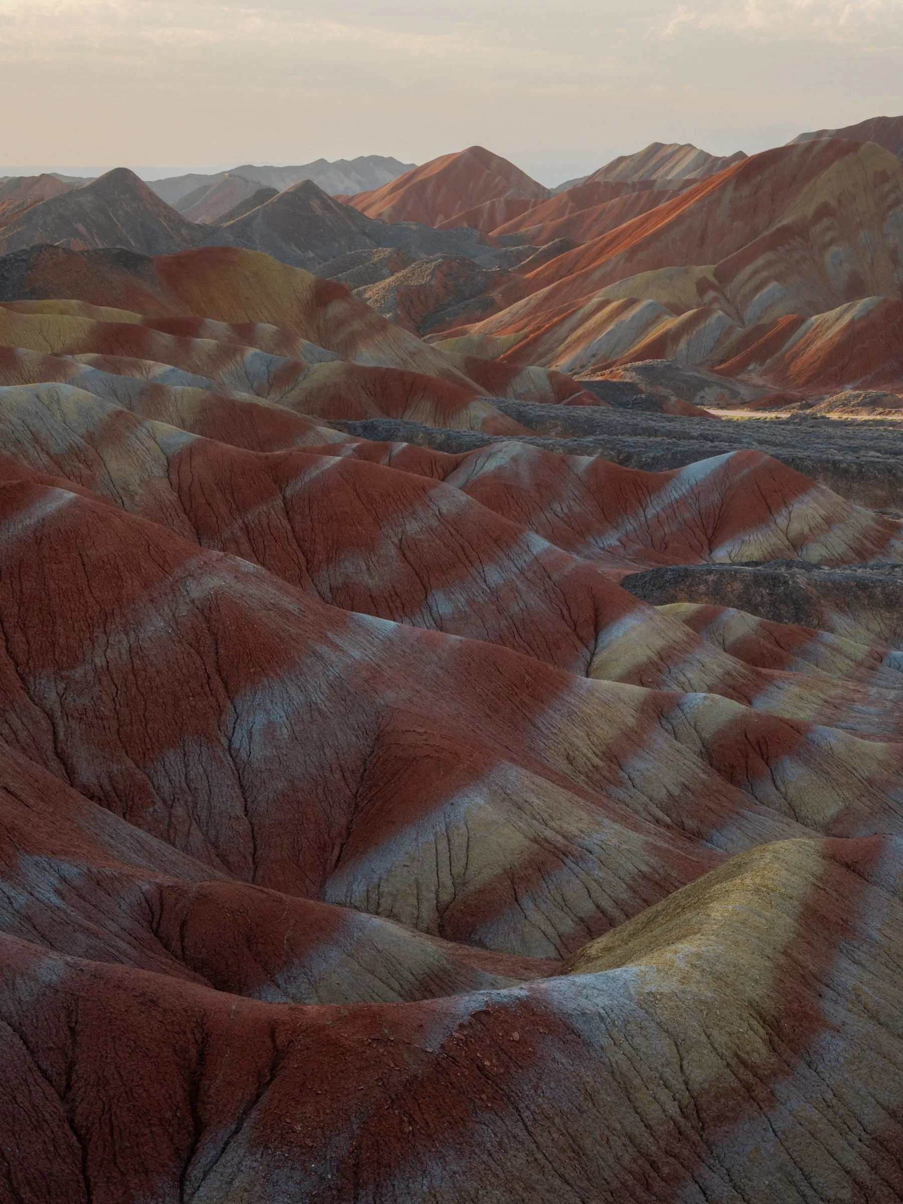 Montagne Danxia alba_grained.jpg