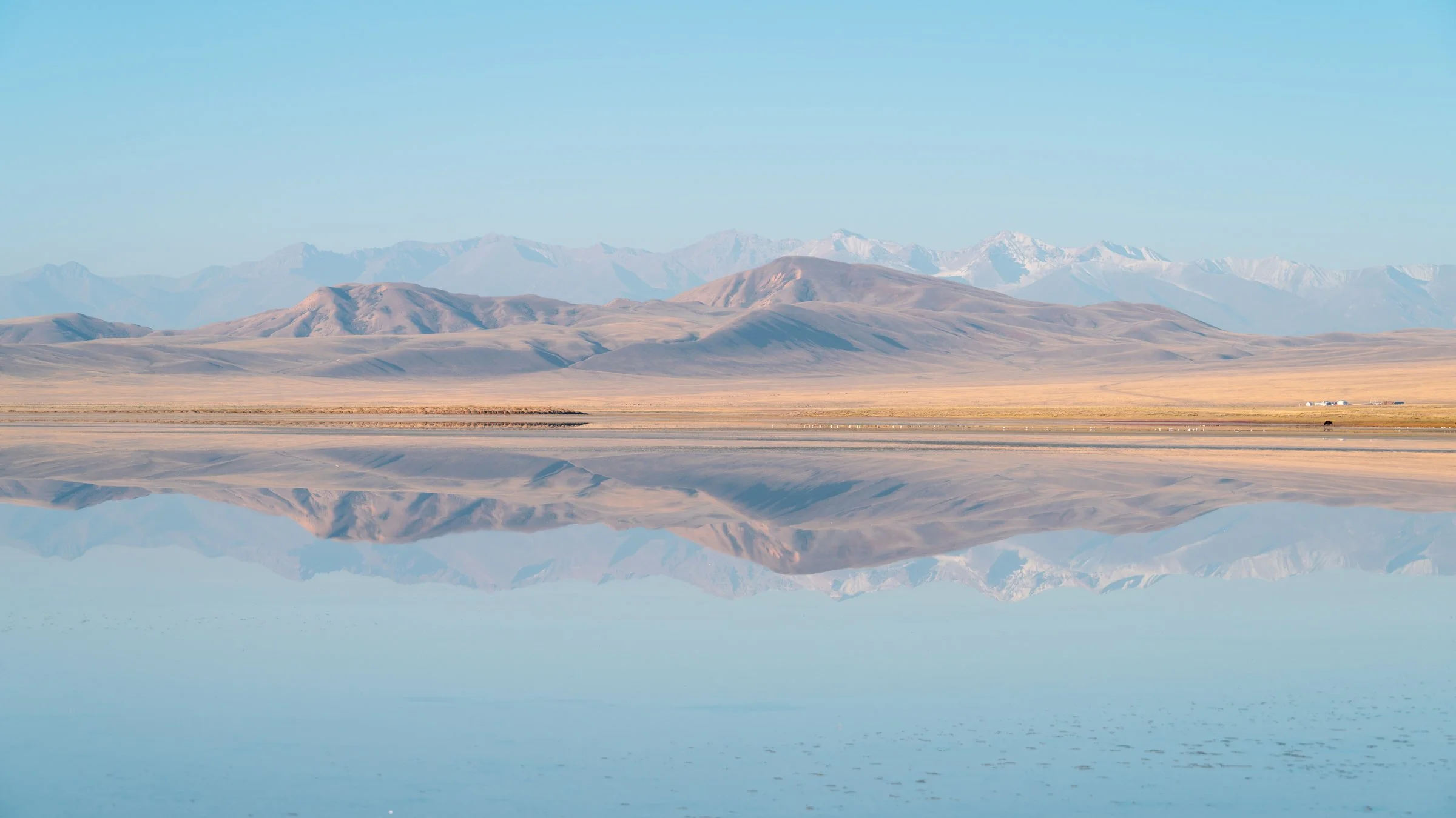 Tuzkol sponda con riflesso.jpg