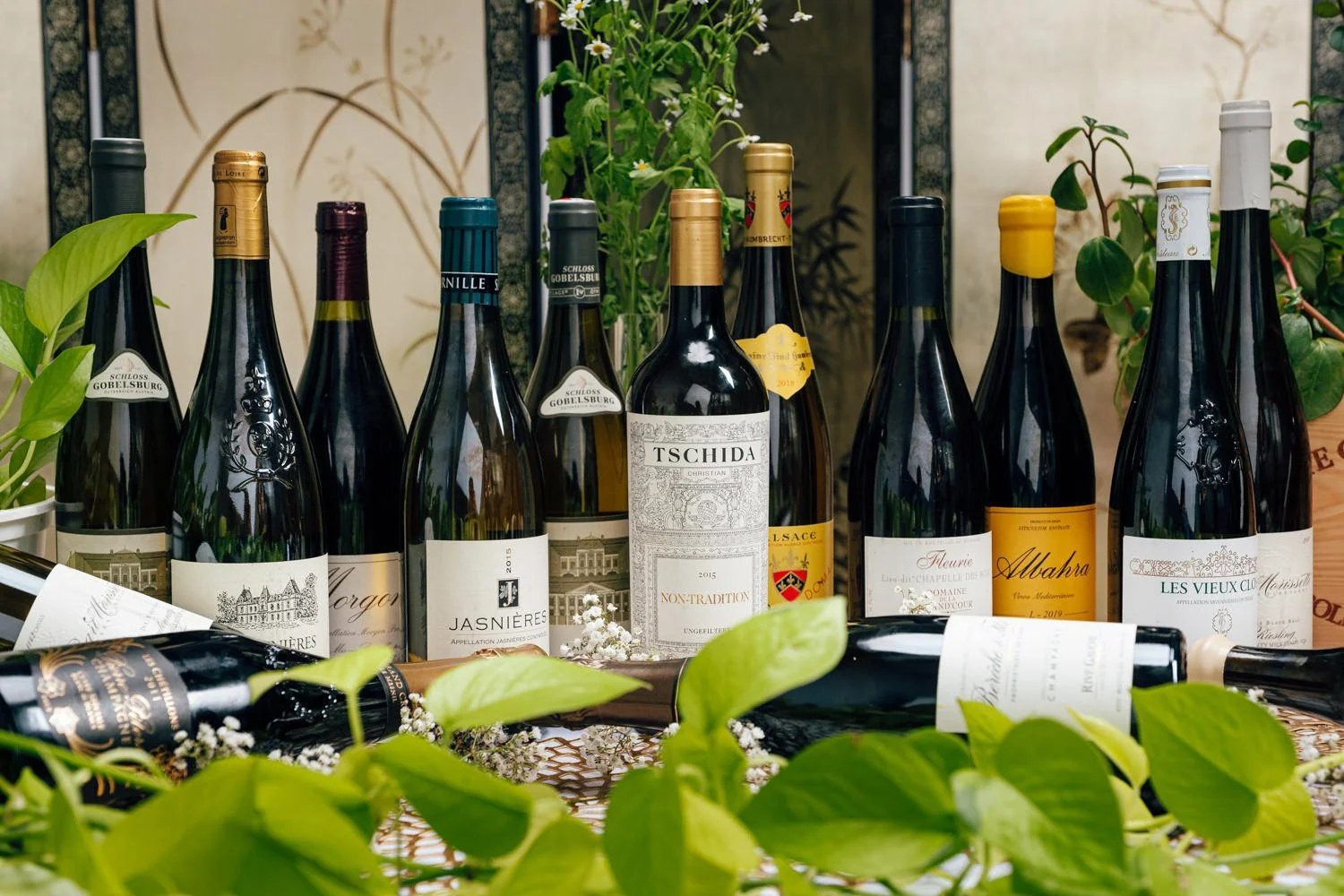 wine-tabletop-decor-restaurant-photography-toronto.jpg