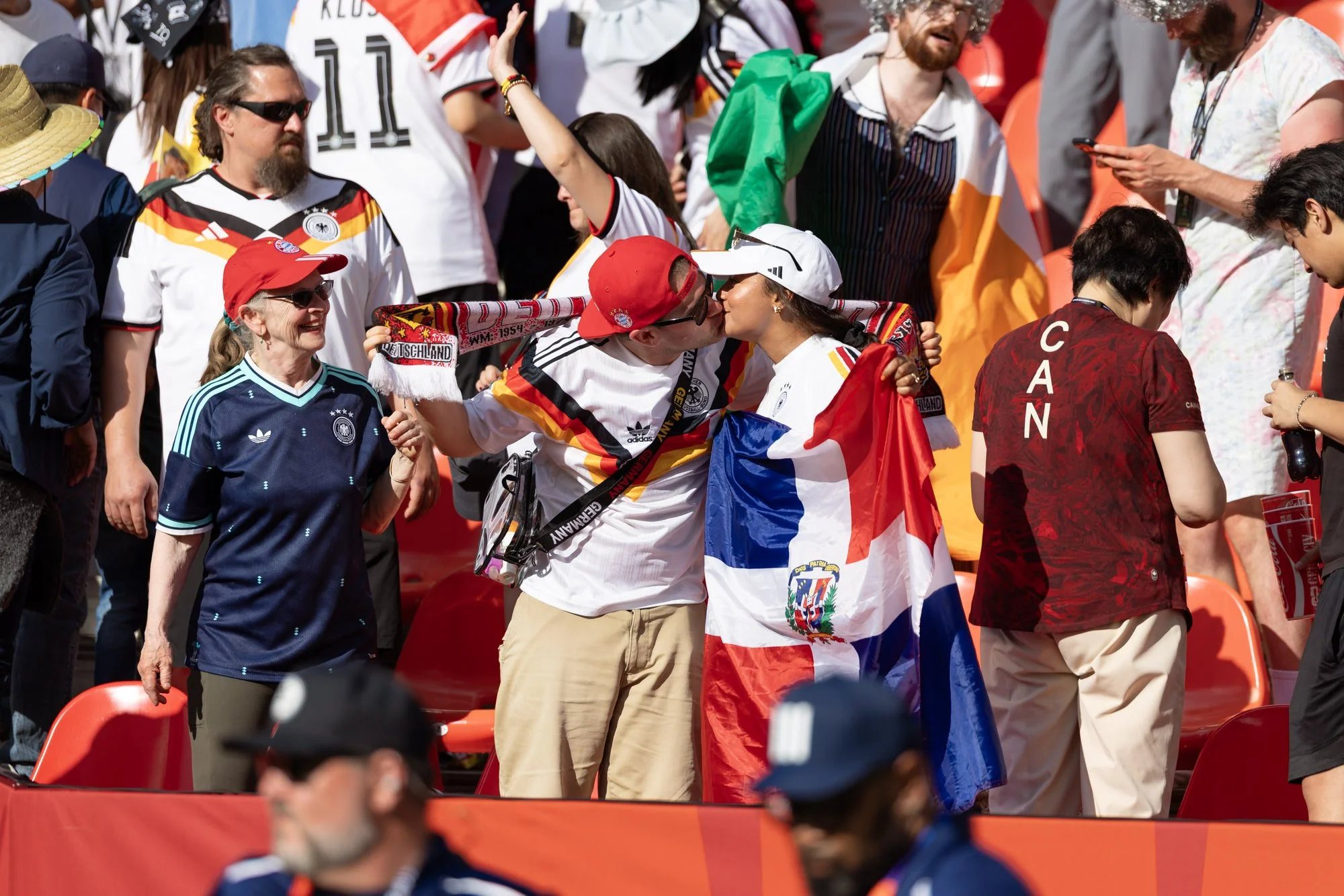german-lovers-kiss-during-world-cup-toronto.jpg