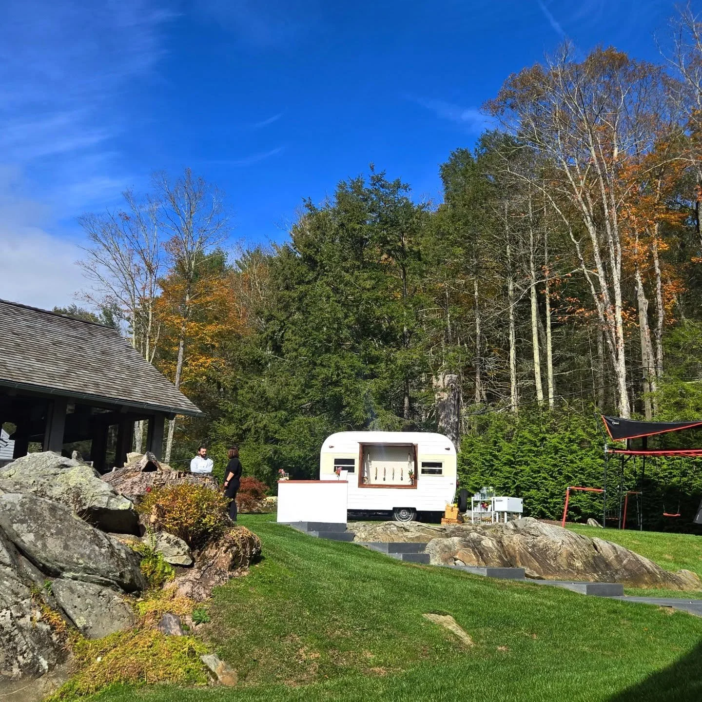✨️I spy our Vintage 1967 Frolic Tap Trailer in its Element, waiting for all the party guests to arrive ✨️