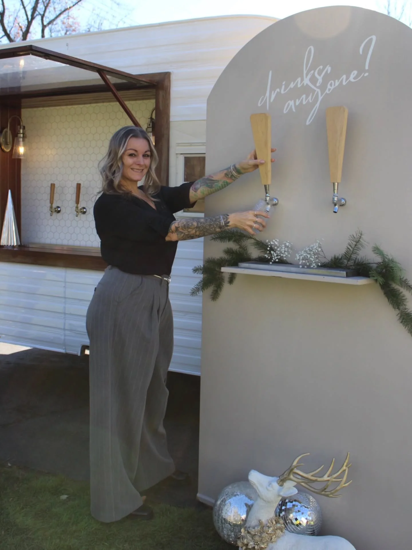 Drinks Anyone?
Our tap wall is the perfect rental for all your indoor holiday party needs! 
✨️ Choose your favorite wine, beer, seltzer, or bubbly
✨️ We take care of delivery, set up, and pick up
✨️ We also include a self serve water station to keep 