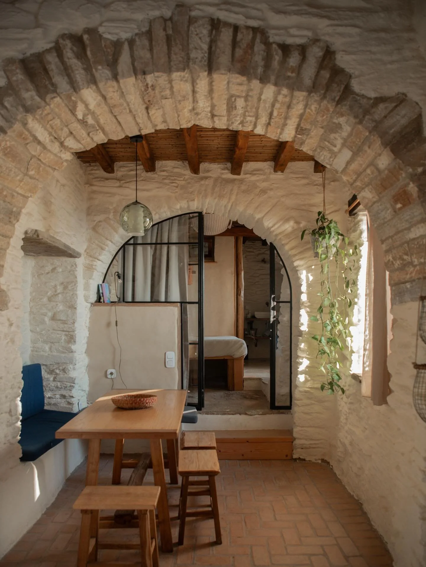 Tinos was very, very good to me. Another goregous stay&hellip; sleeping in a home made of earthen materials truly makes all the difference. Best sleep I had my entire journey&hellip; I want a stone mud + home @homa_tinos 

#Greece #earthenhome #inter