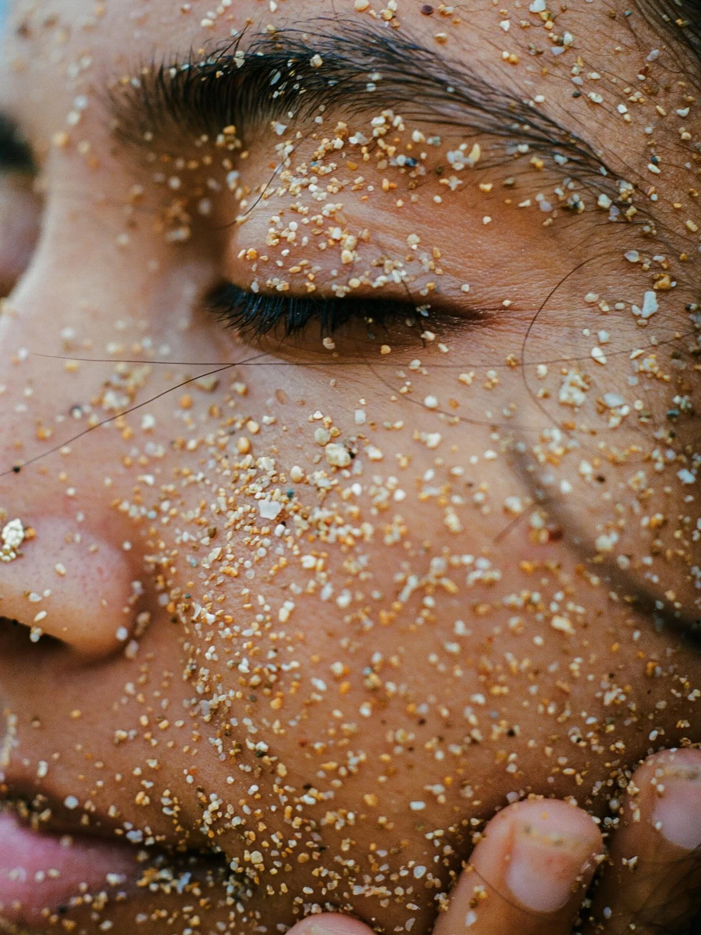 it is the nature of love to create ⏳

natural exfoliator con m&iacute; hermana @hastivoss

#35mm #naturalskincare