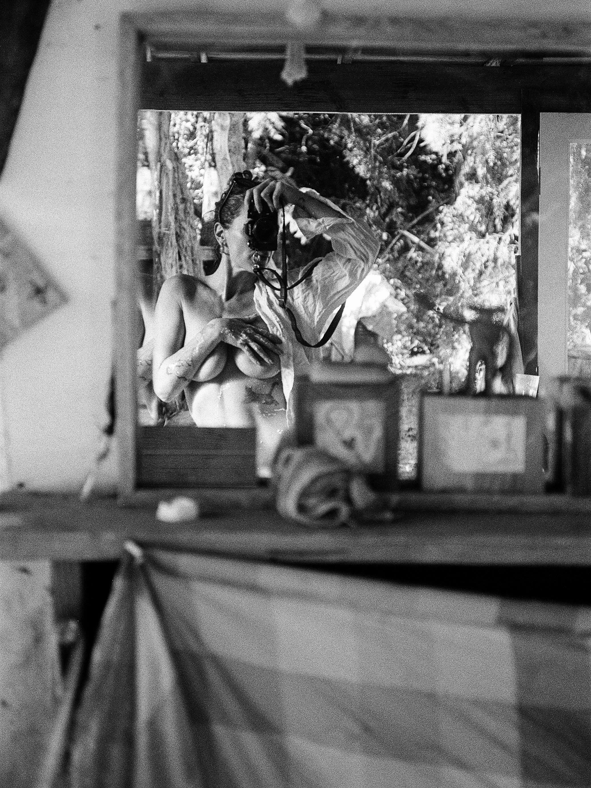 my body outside my body ; meditations on stillness and the Mother 

casted by the very dear @justiz_art film by @cinestillfilm 
#35mm #studiovisit #artiststudio #cinestill