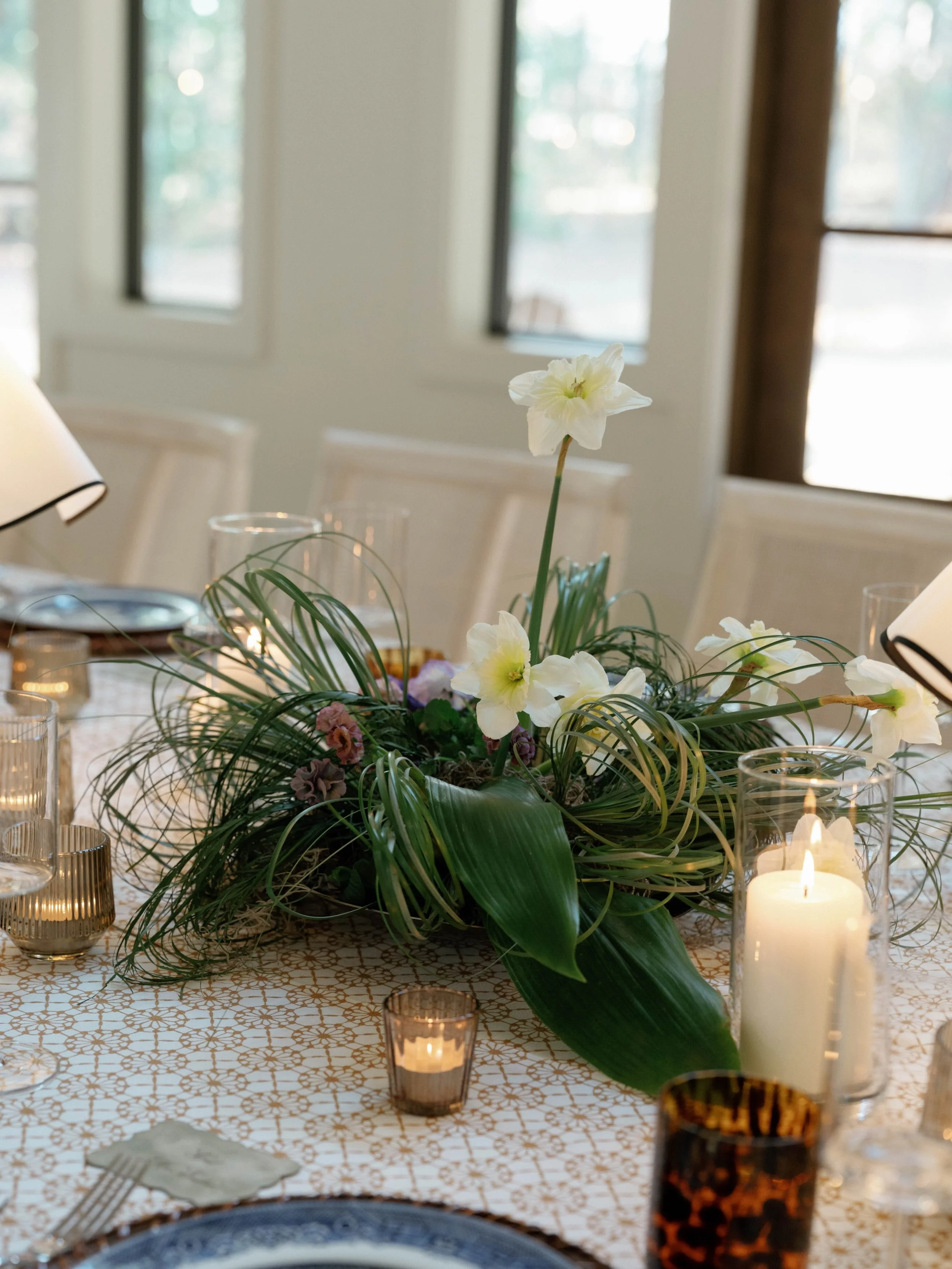So many of my personal favorite things in one tablescape 😍

Daffs, pansies, tortoise, fun lamps, grasses, yellow, blue willow china, rattan, amber votives &mdash; soooo all of it 😅😂

Never over this sweet dinner with vendor friends for @thevendors