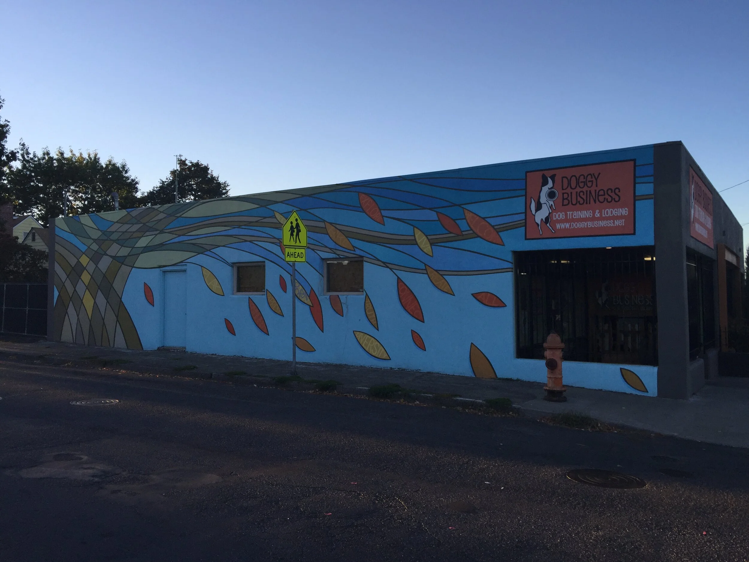 Mural at Doggie Business | 4905 NE 42nd Avenue Portland, Oregon | 503.327.8877 | Dog daycare, group dog training classes and private dog training.