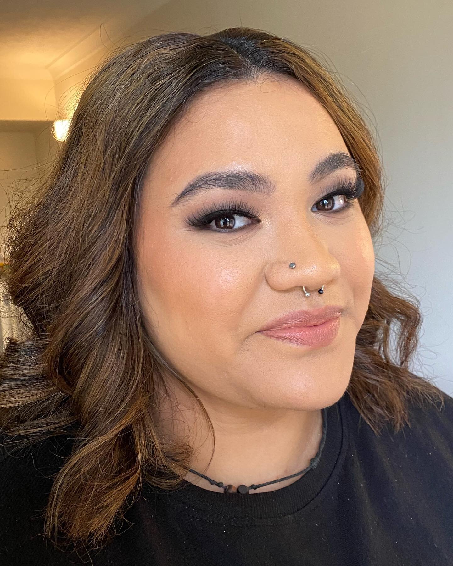It&rsquo;s that giggle at the end of the video for me ✨&hearts;️ (swipe to the end to see) 

Punipuao had never worn eyeshadow on her bottom lash line, which I notice is common for a lot of you. She trusted me and ended up loving it! 

Eyeshadow on t
