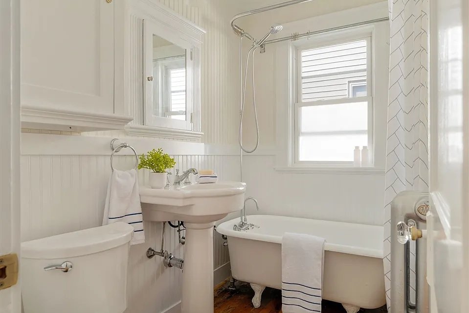 Essentials Bathroom Styling