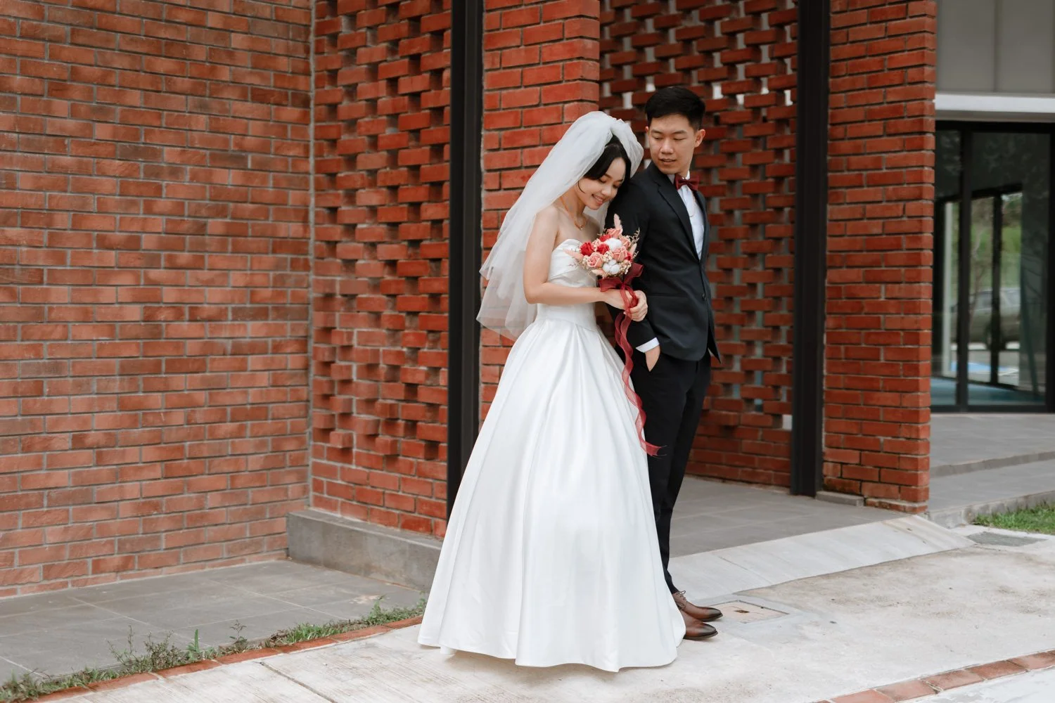 Kelvin & Miao Sze-1952.jpg