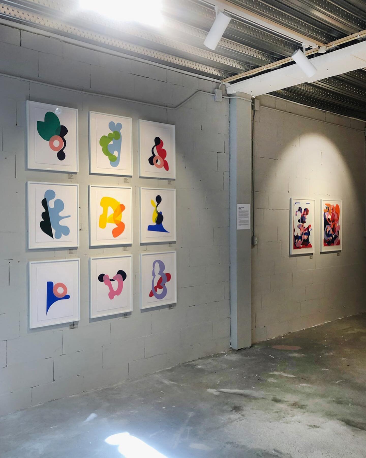 New works on show at @republiek_gallery as part of my exhibition INSIDE OUT 

Letting go of control in pursuit of new new forms 🤏🏻👉🏻✋🏻✊🏻🖖🏻🤜🏻

#interactionofcolor 
#contemporaryartberlin #abstractartprint #biomorphicart #berlinartist #colour