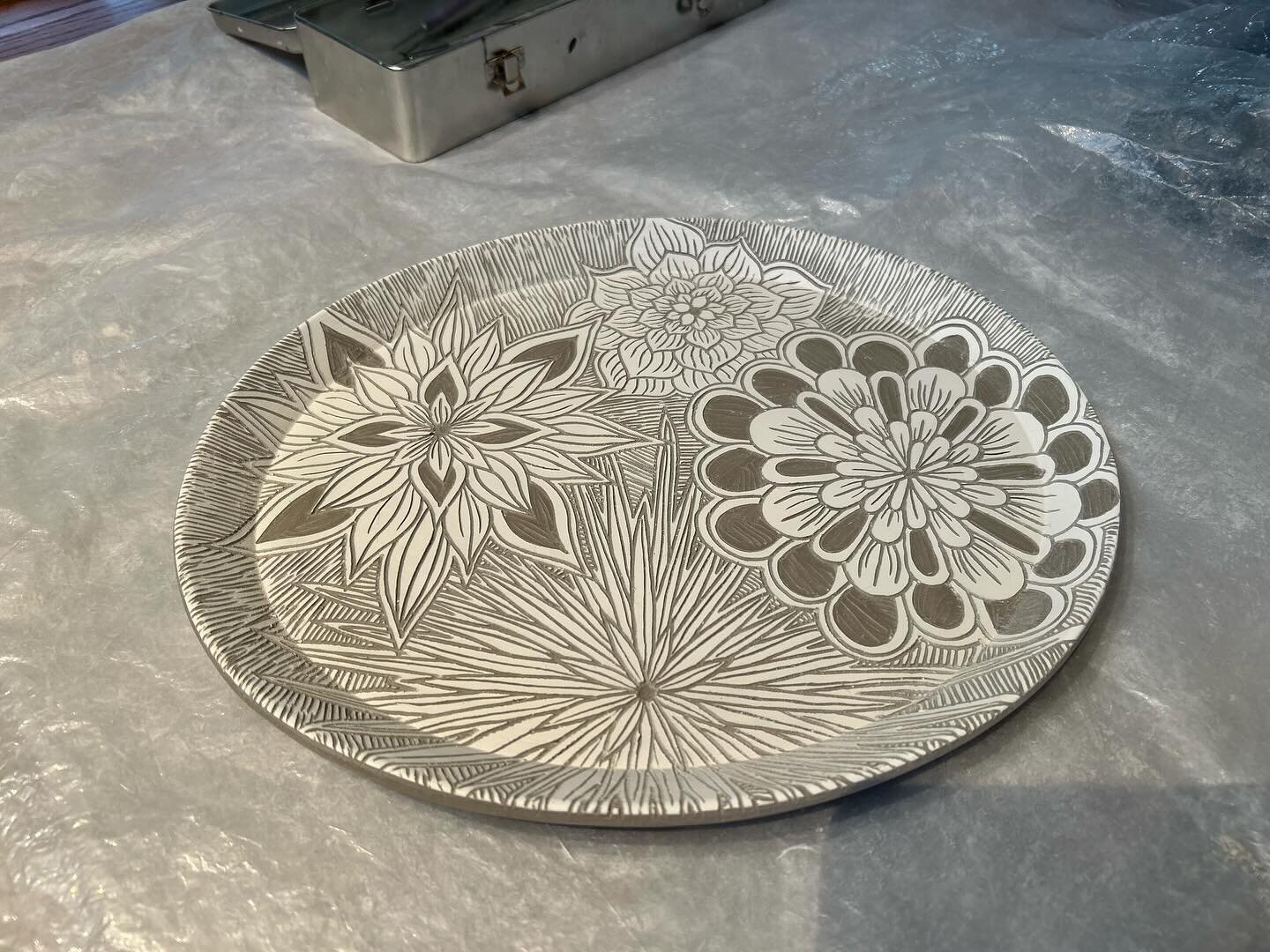 When this is done it will be white on cream and kind of lace like. I love how the color of this clay changes so much. 

#wip #sgraffito #sgraffitopottery #ceramicplatter ##trulysarahceramics #madeinthegorge #howiamaco #grpotteryforms